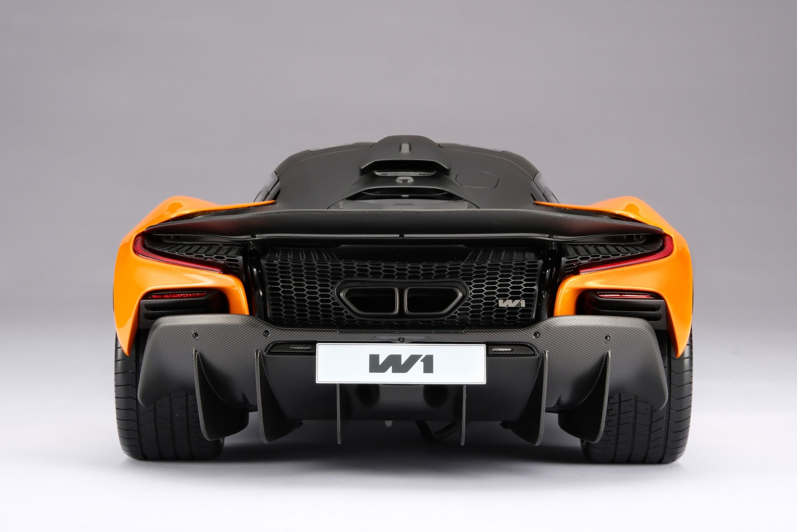Amalgam McLaren W1 Launch Specification - Papaya-Orange | 1:8 - Image 18