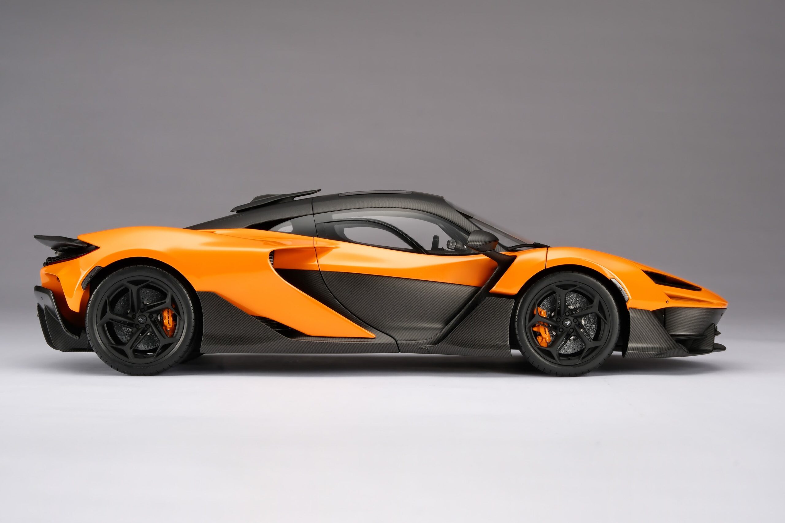 Amalgam McLaren W1 Launch Specification - Papaya-Orange | 1:8 - Image 21
