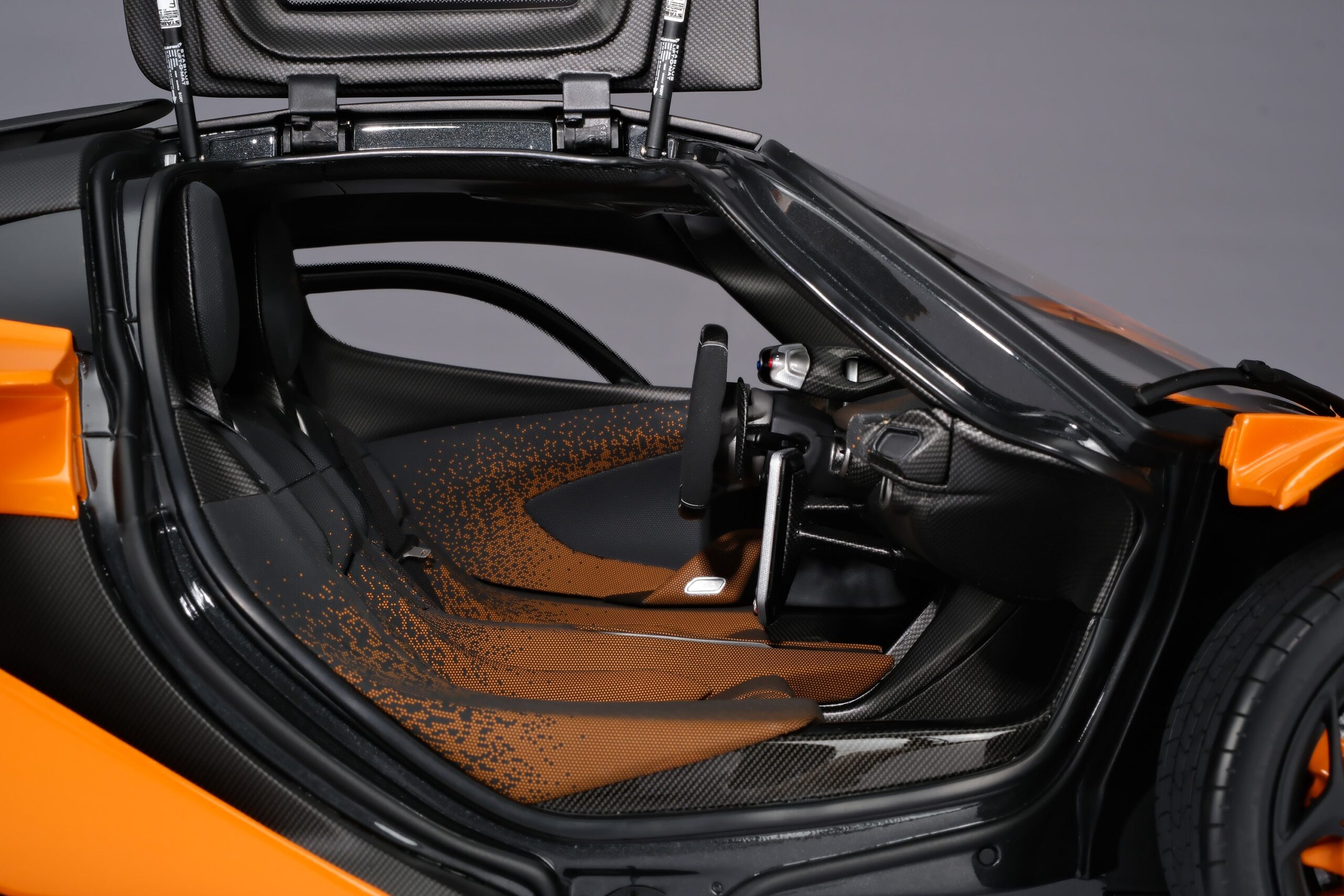 Amalgam McLaren W1 Launch Specification - Papaya-Orange | 1:8 - Image 22