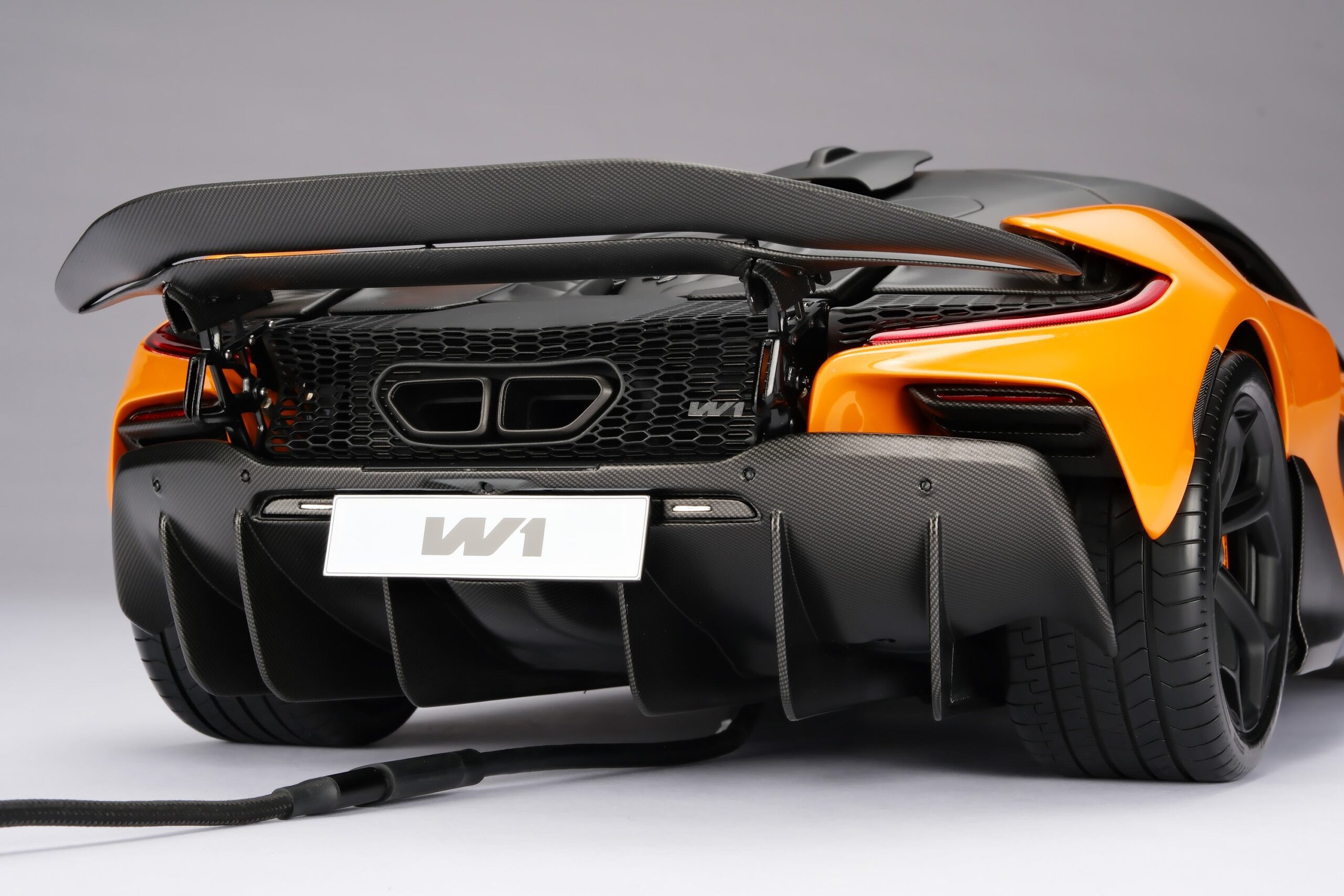 Amalgam McLaren W1 Launch Specification - Papaya-Orange | 1:8 - Image 20