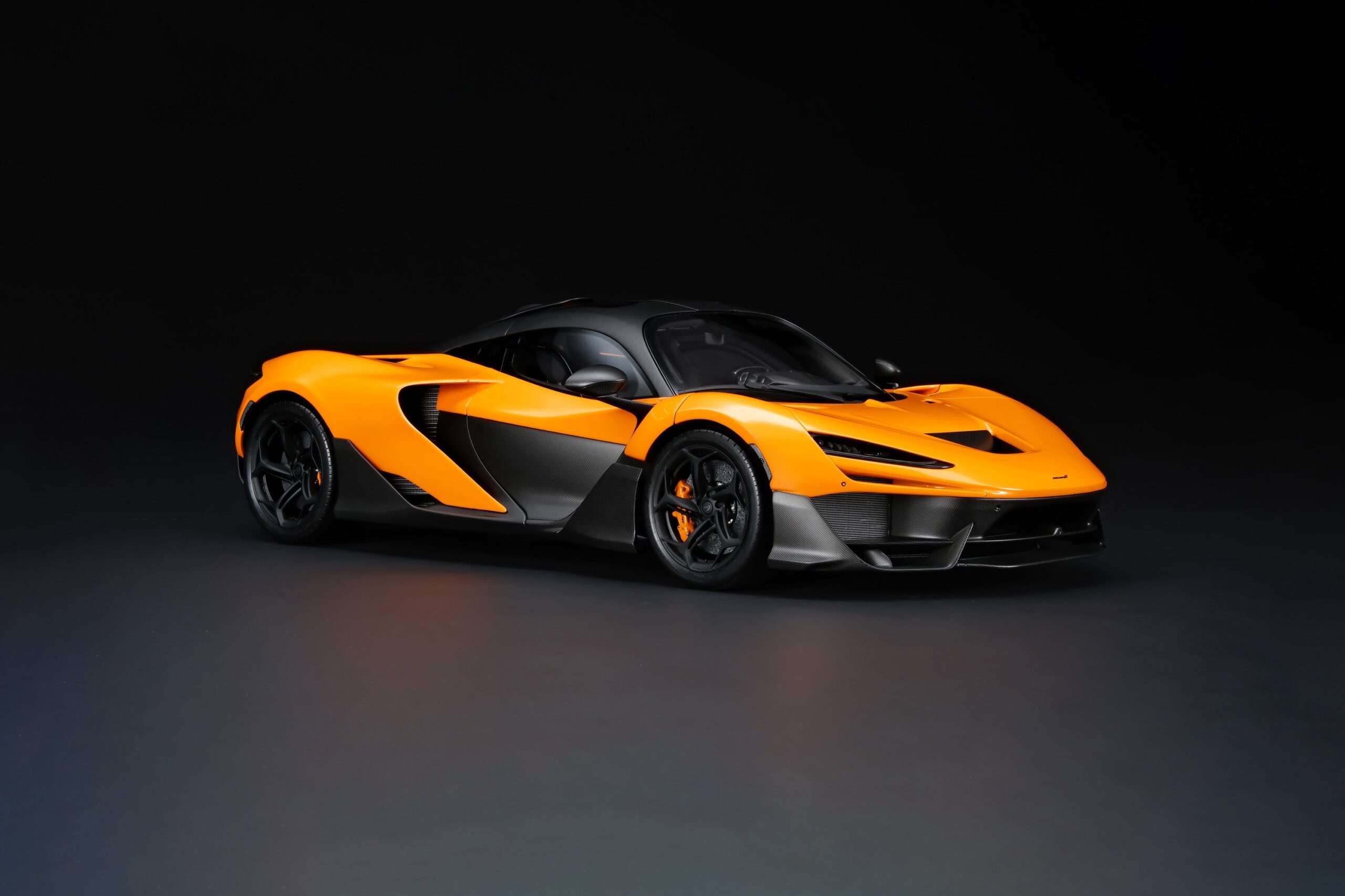Amalgam McLaren W1 Launch Specification - Papaya-Orange | 1:8 - Image 2