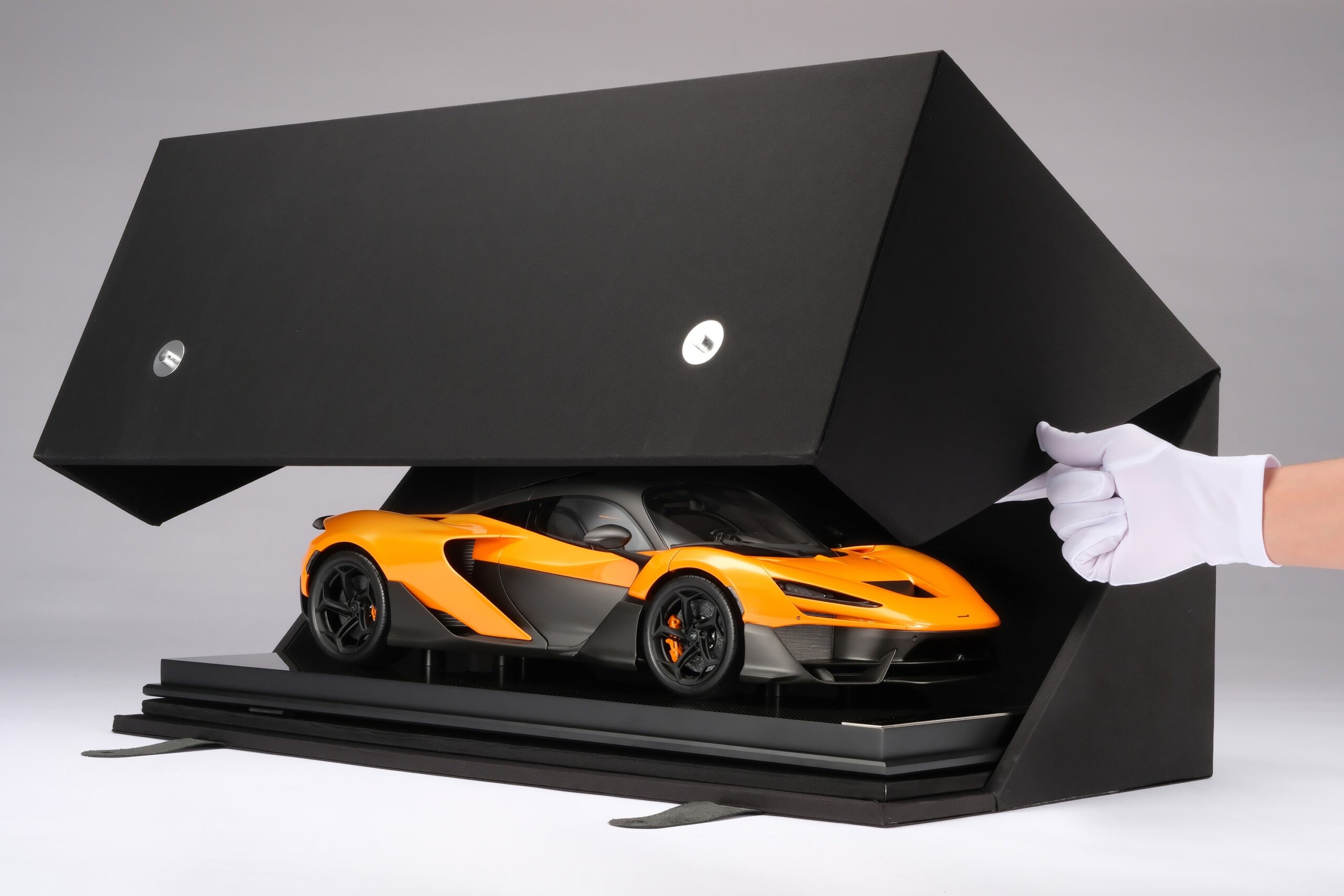 Amalgam McLaren W1 Launch Specification - Papaya-Orange | 1:8 - Image 23