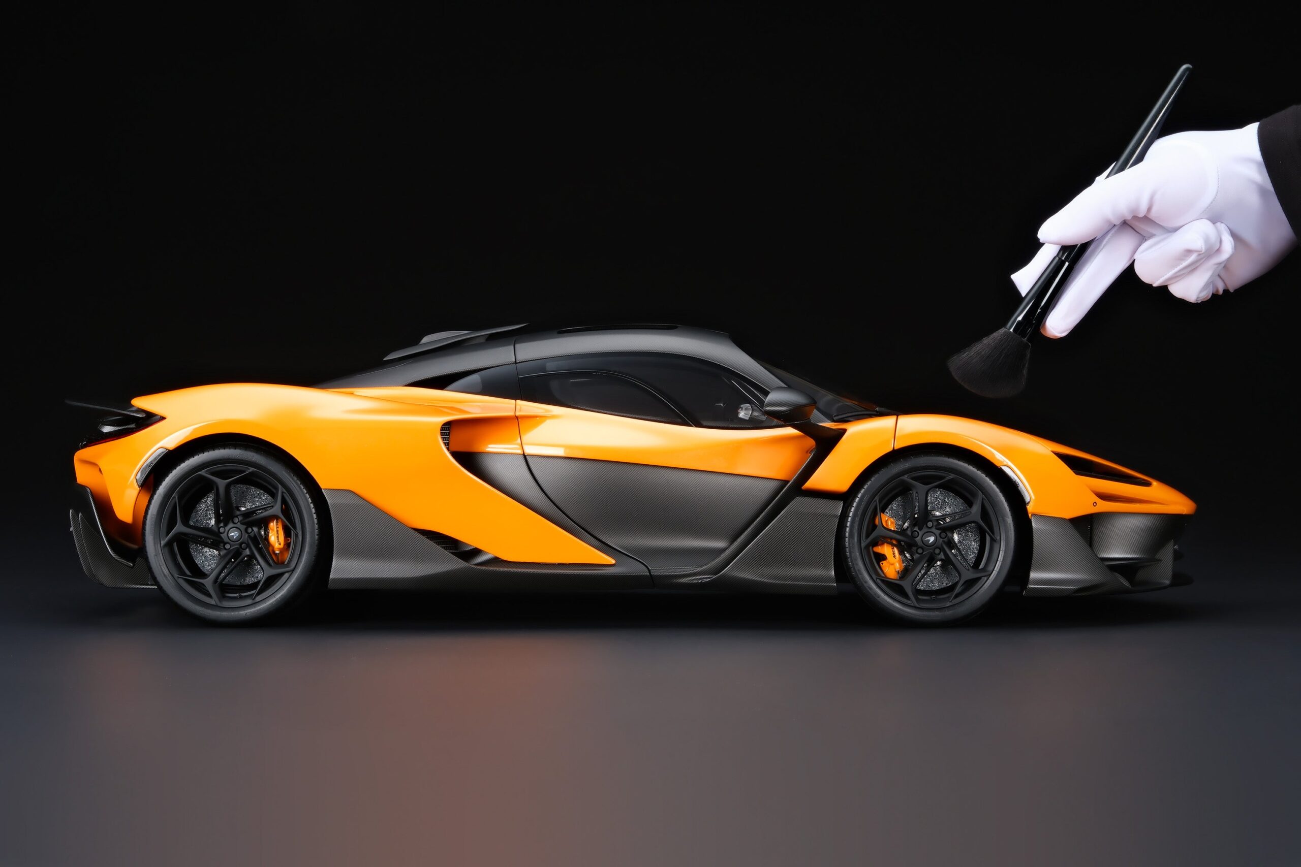 Amalgam McLaren W1 Launch Specification - Papaya-Orange | 1:8 - Image 3