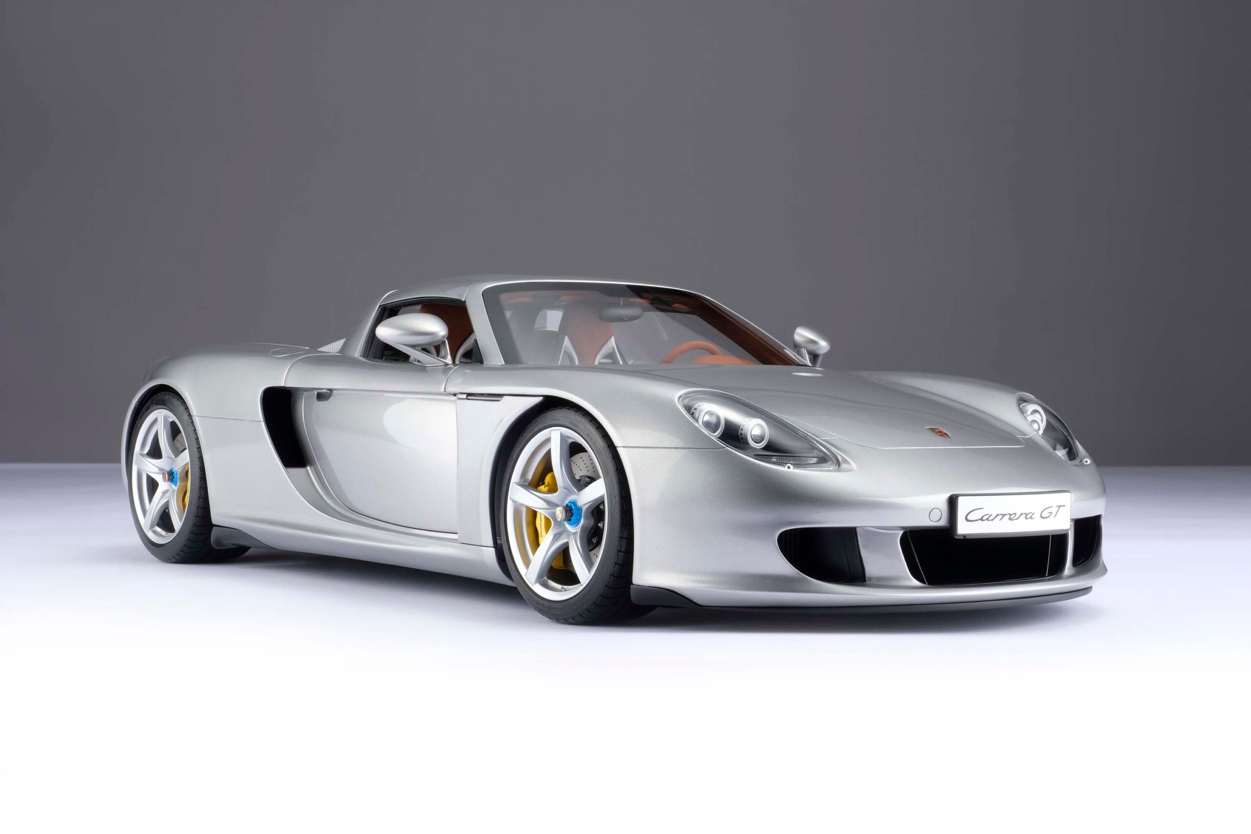 Amalgam Porsche Carrera GT (2003) - Silber | 1:8 - Image 5