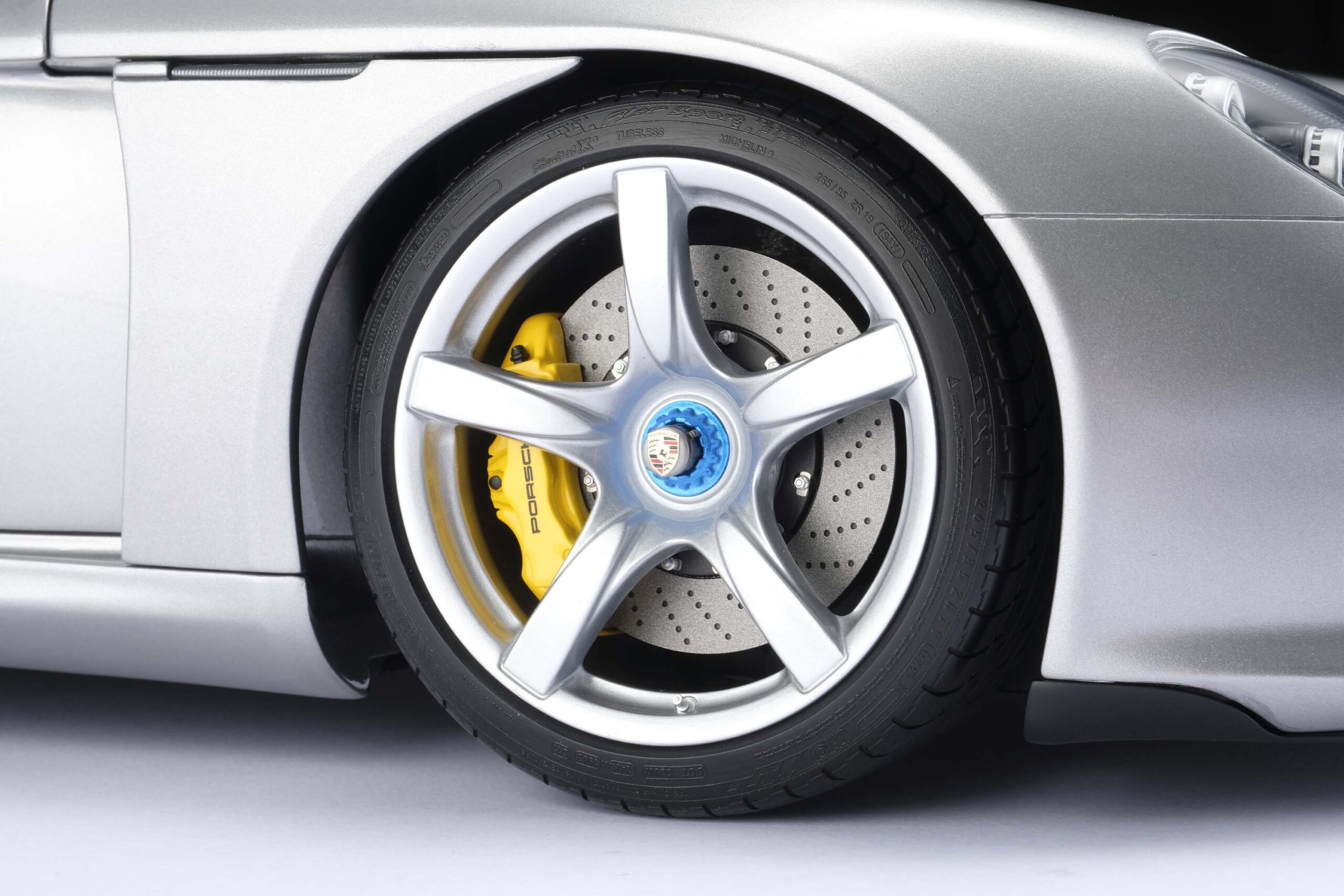 Amalgam Porsche Carrera GT (2003) - Silber | 1:8 - Image 16