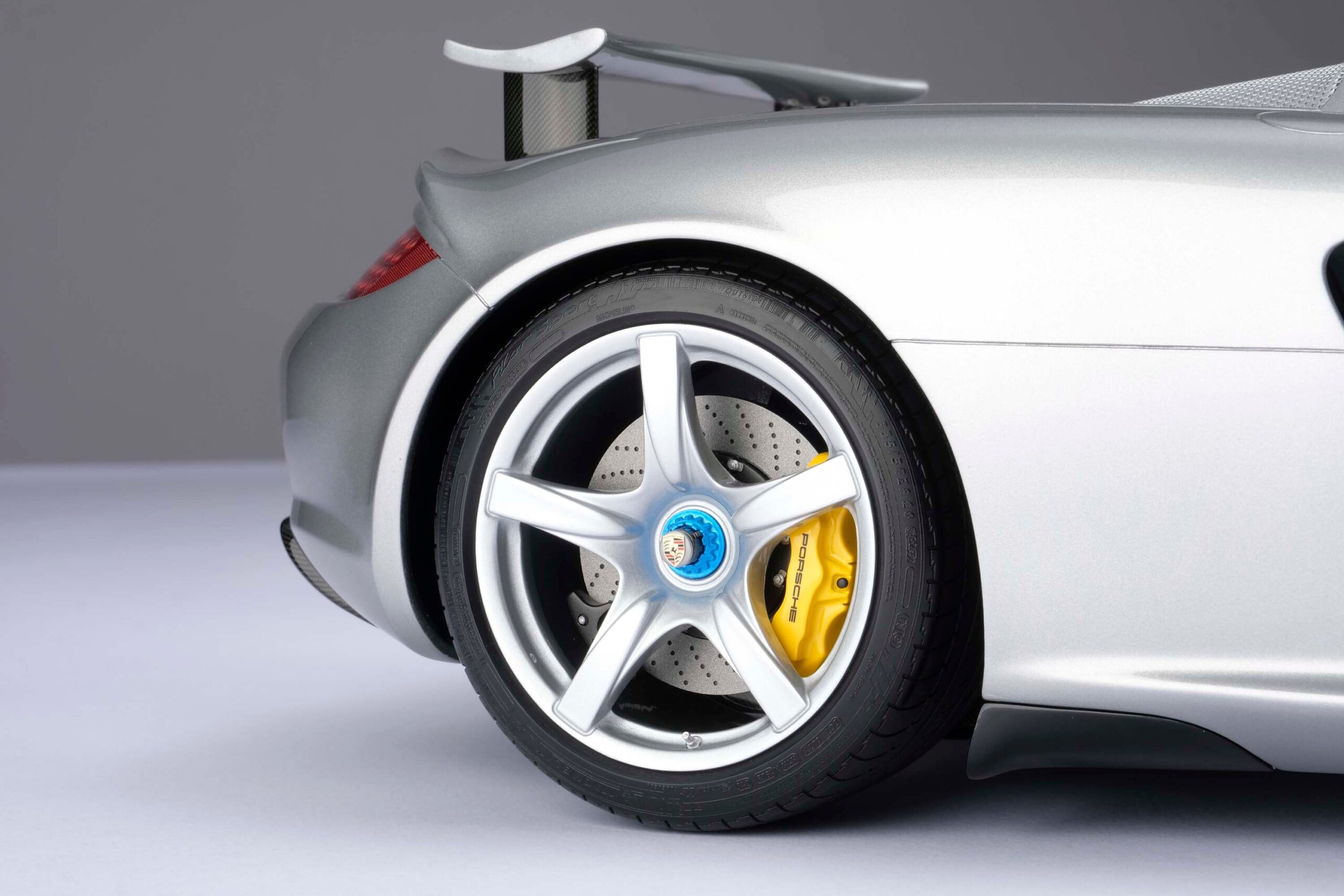 Amalgam Porsche Carrera GT (2003) - Silber | 1:8 - Image 17