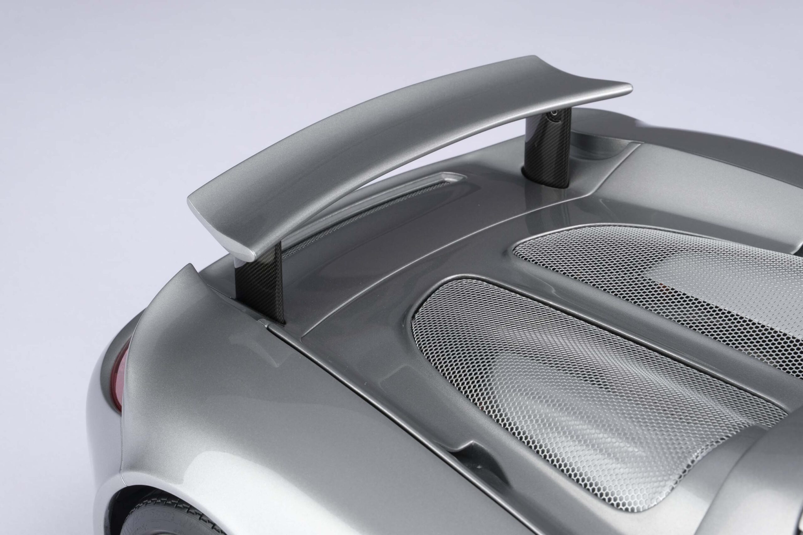 Amalgam Porsche Carrera GT (2003) - Silber | 1:8 - Image 18