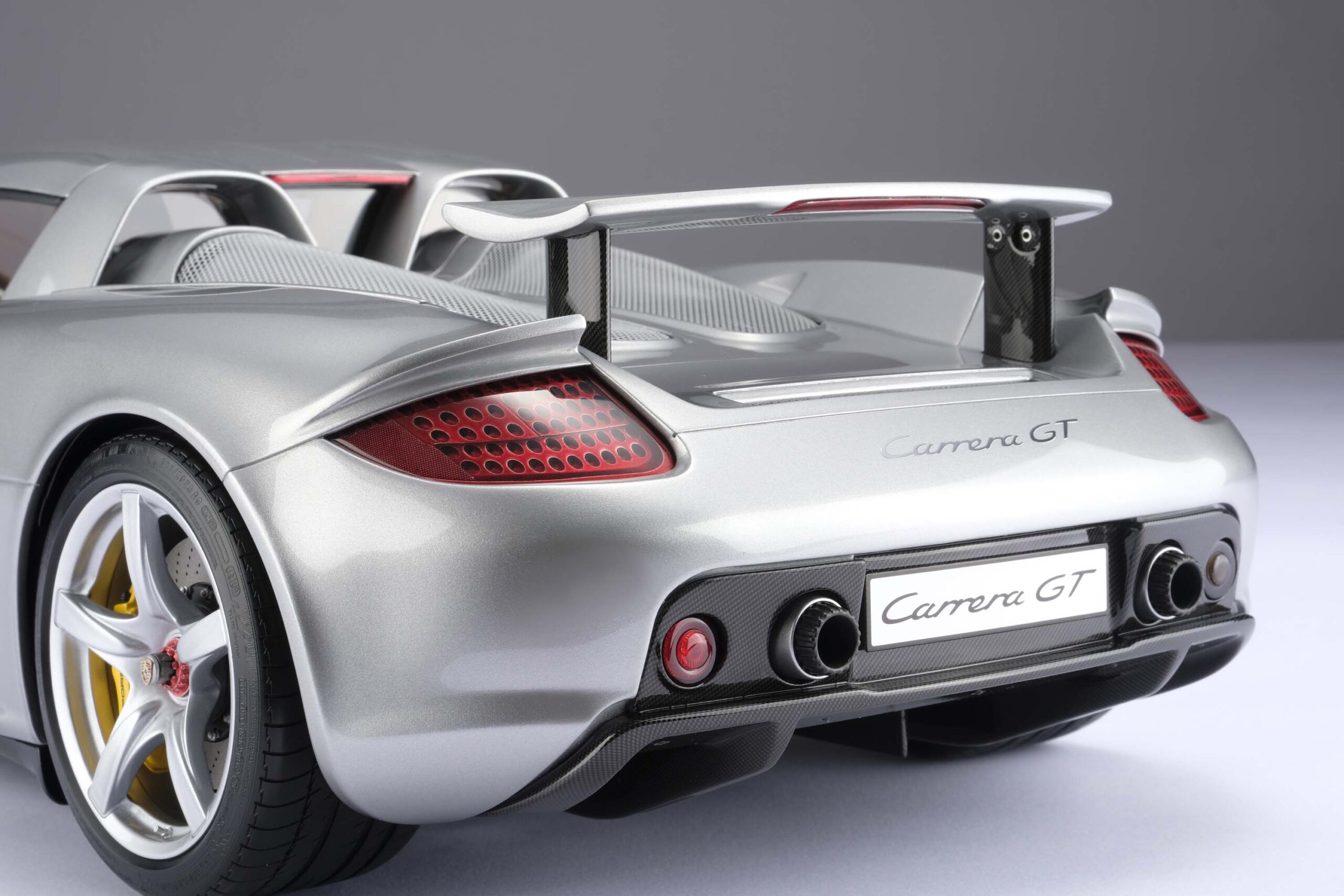 Amalgam Porsche Carrera GT (2003) - Silber | 1:8 - Image 19