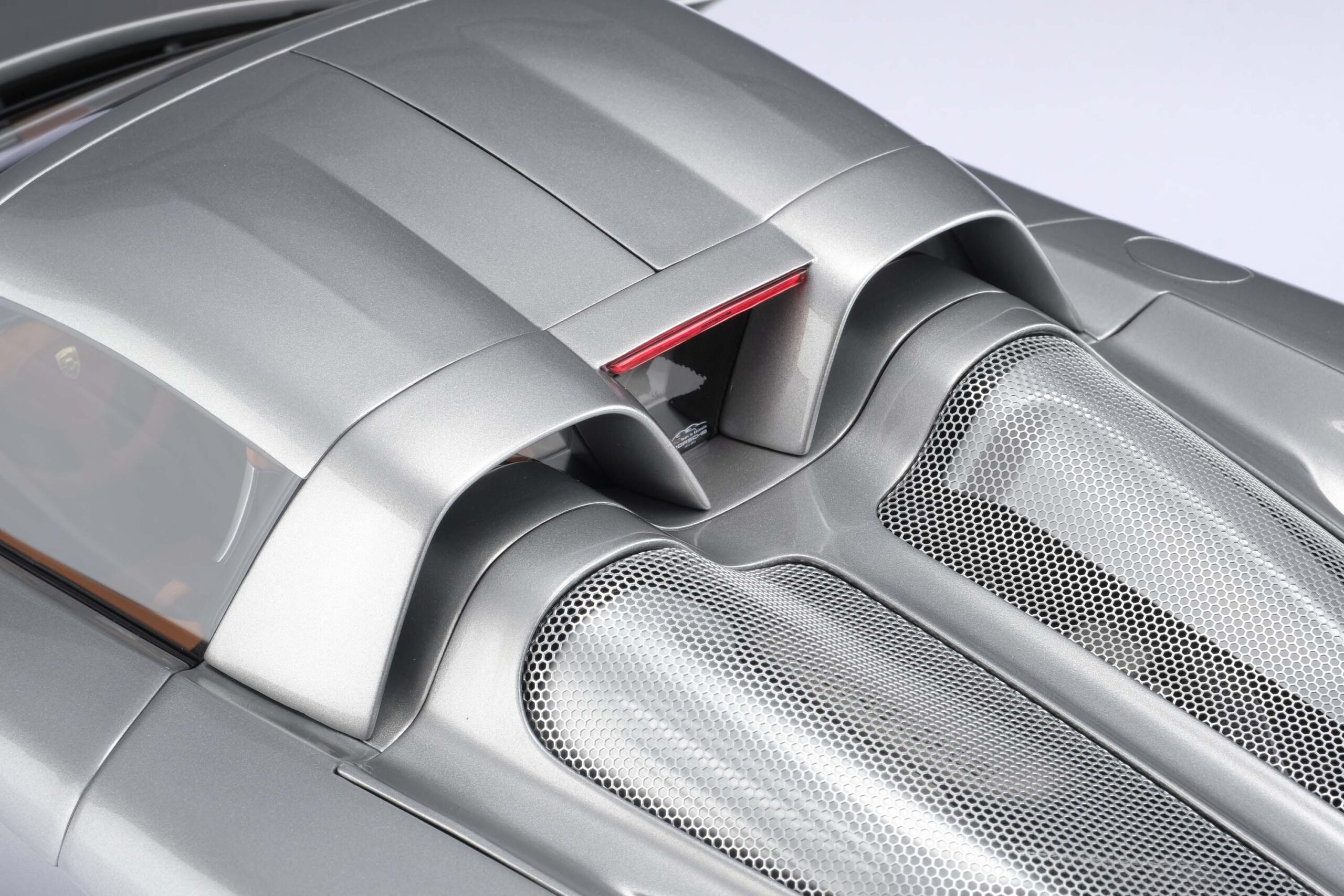 Amalgam Porsche Carrera GT (2003) - Silber | 1:8 - Image 20