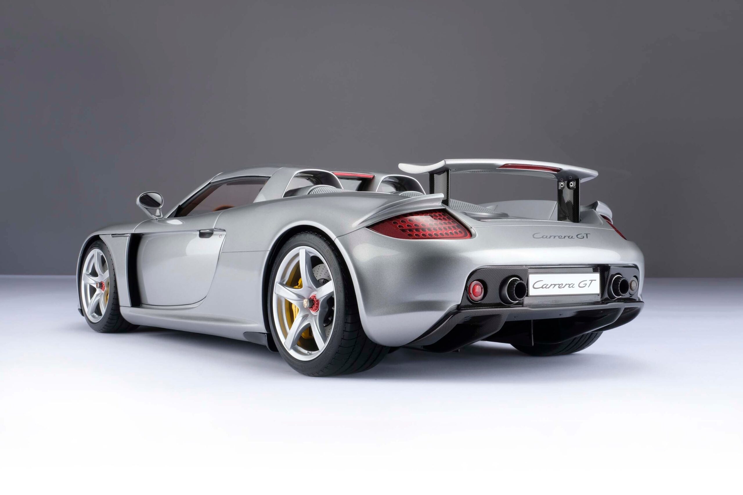 Amalgam Porsche Carrera GT (2003) - Silber | 1:8 - Image 21