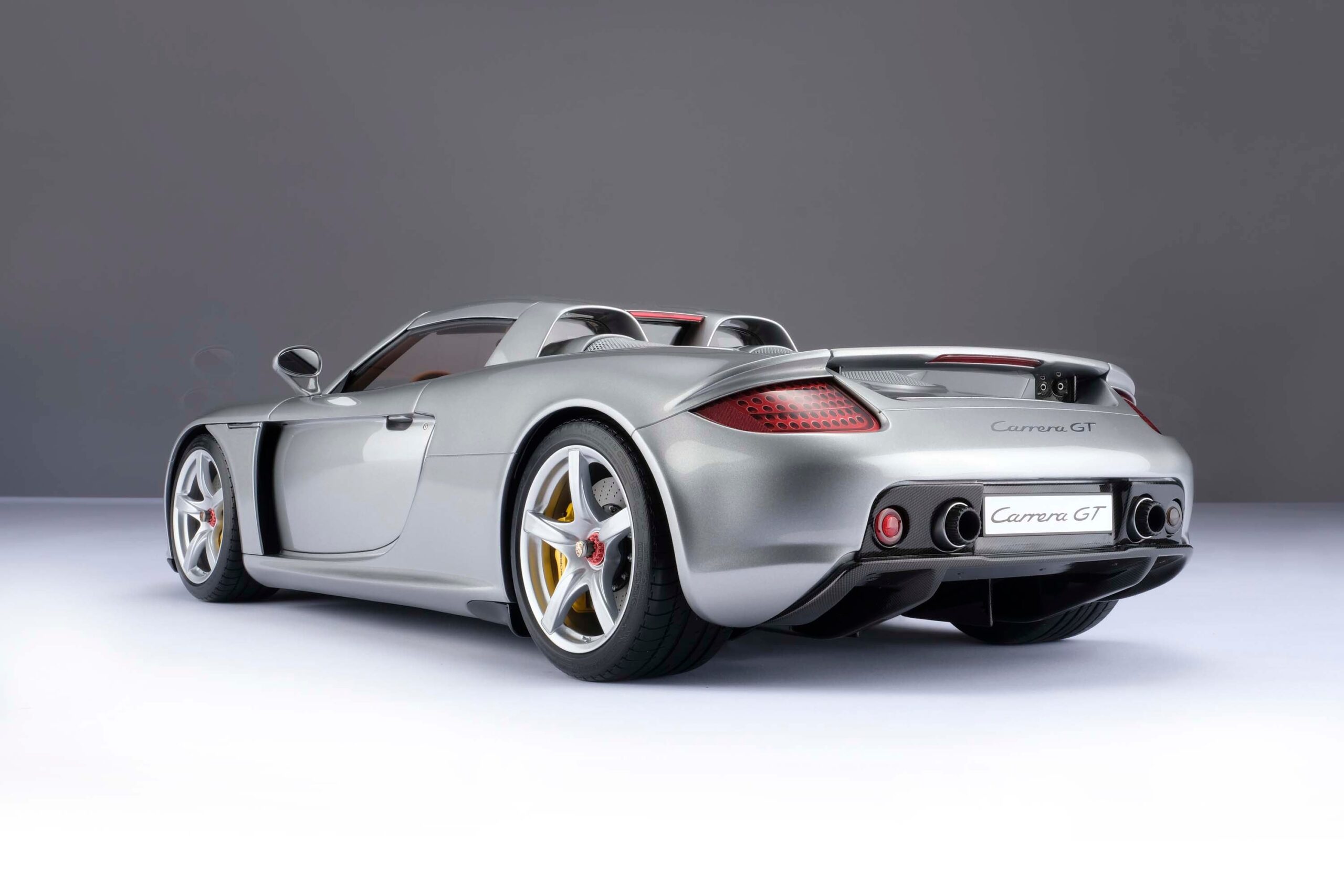 Amalgam Porsche Carrera GT (2003) - Silber | 1:8 - Image 22