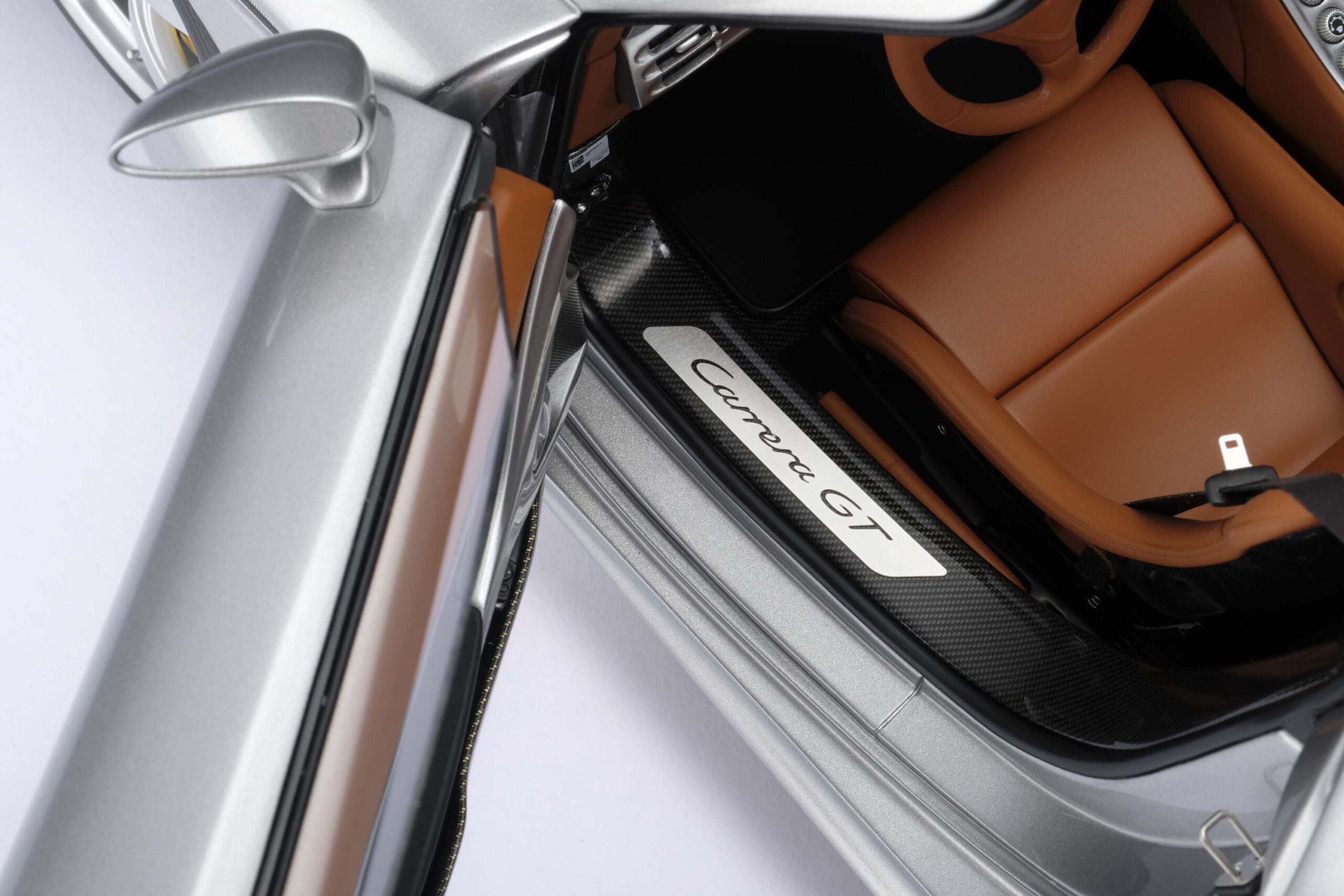 Amalgam Porsche Carrera GT (2003) - Silber | 1:8 - Image 25
