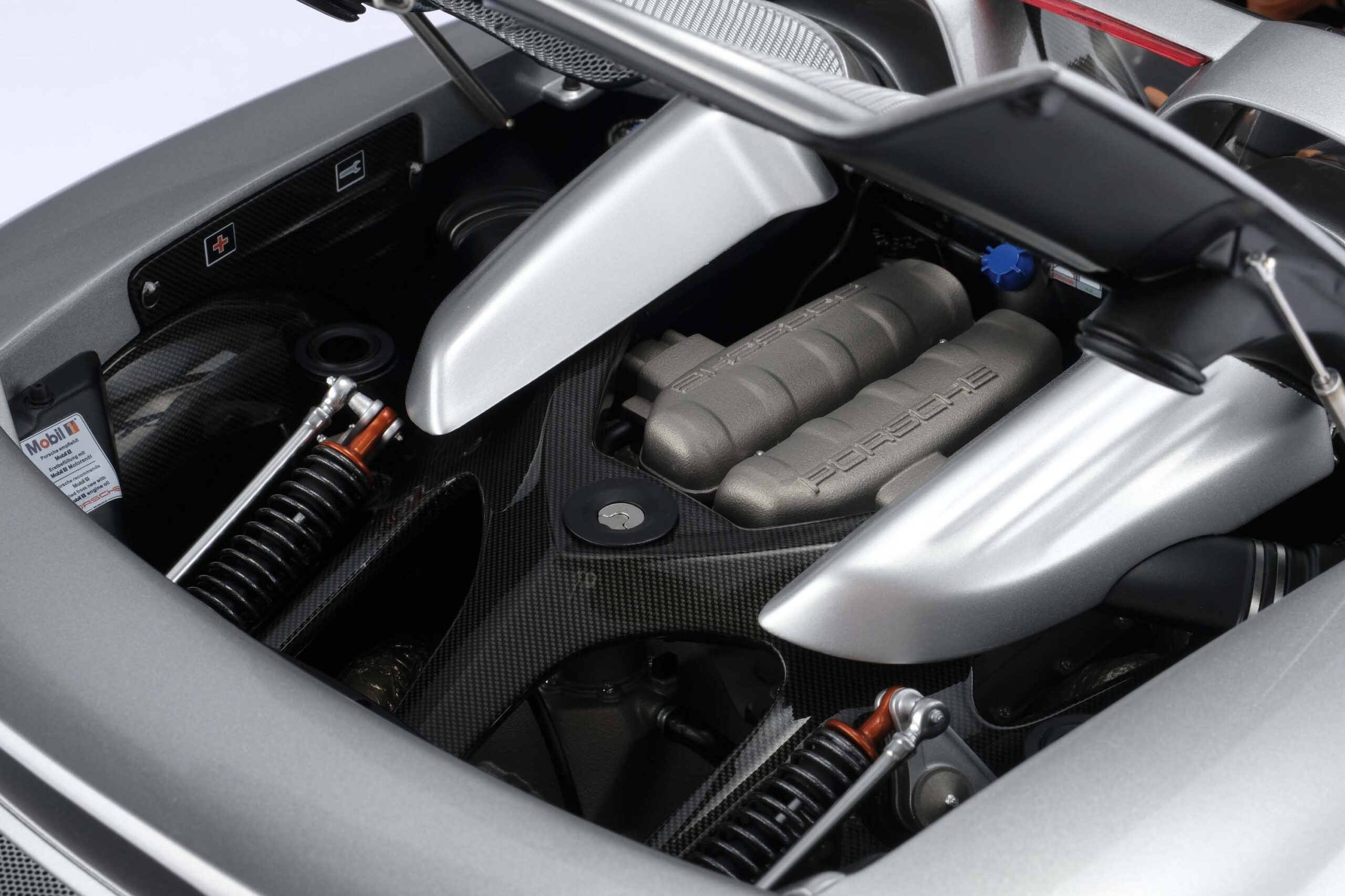 Amalgam Porsche Carrera GT (2003) - Silber | 1:8 - Image 26