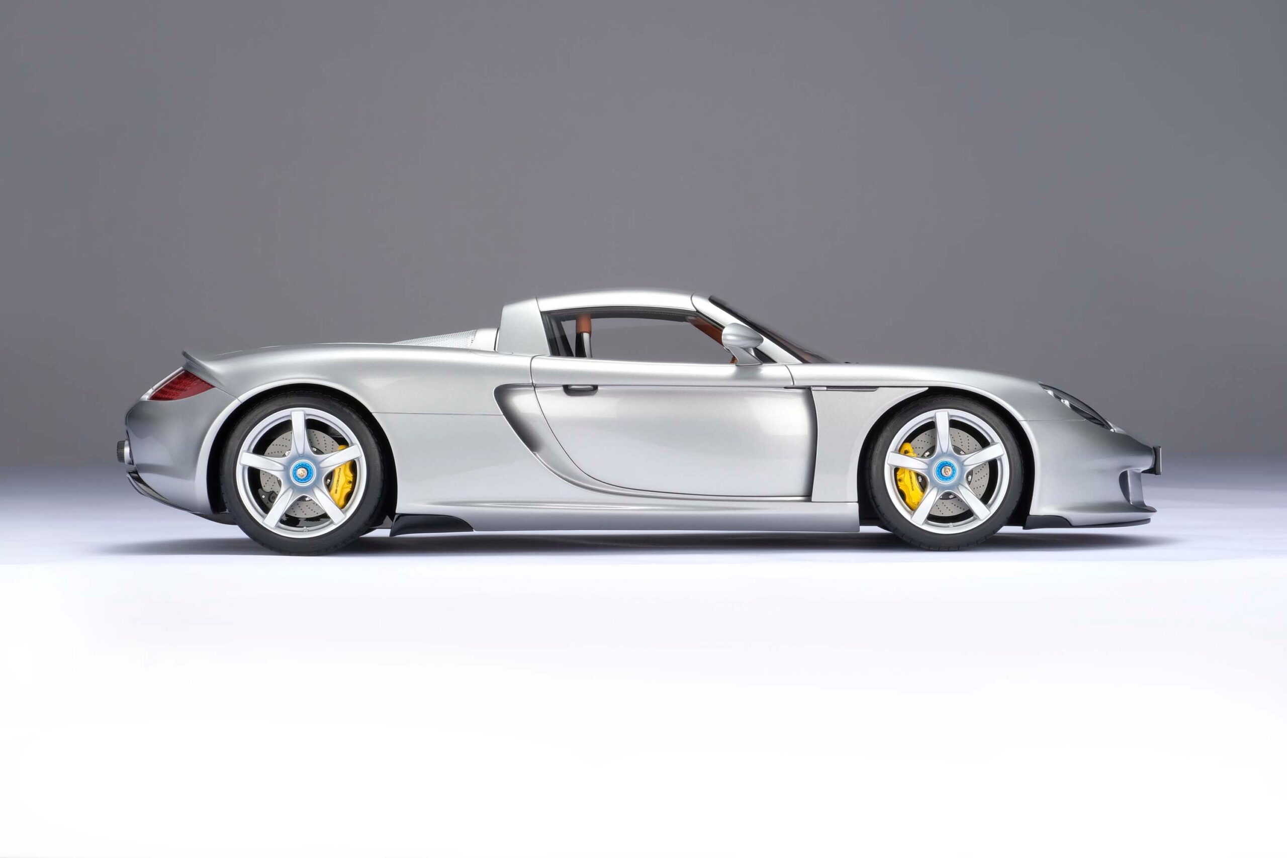 Amalgam Porsche Carrera GT (2003) - Silber | 1:8 - Image 6