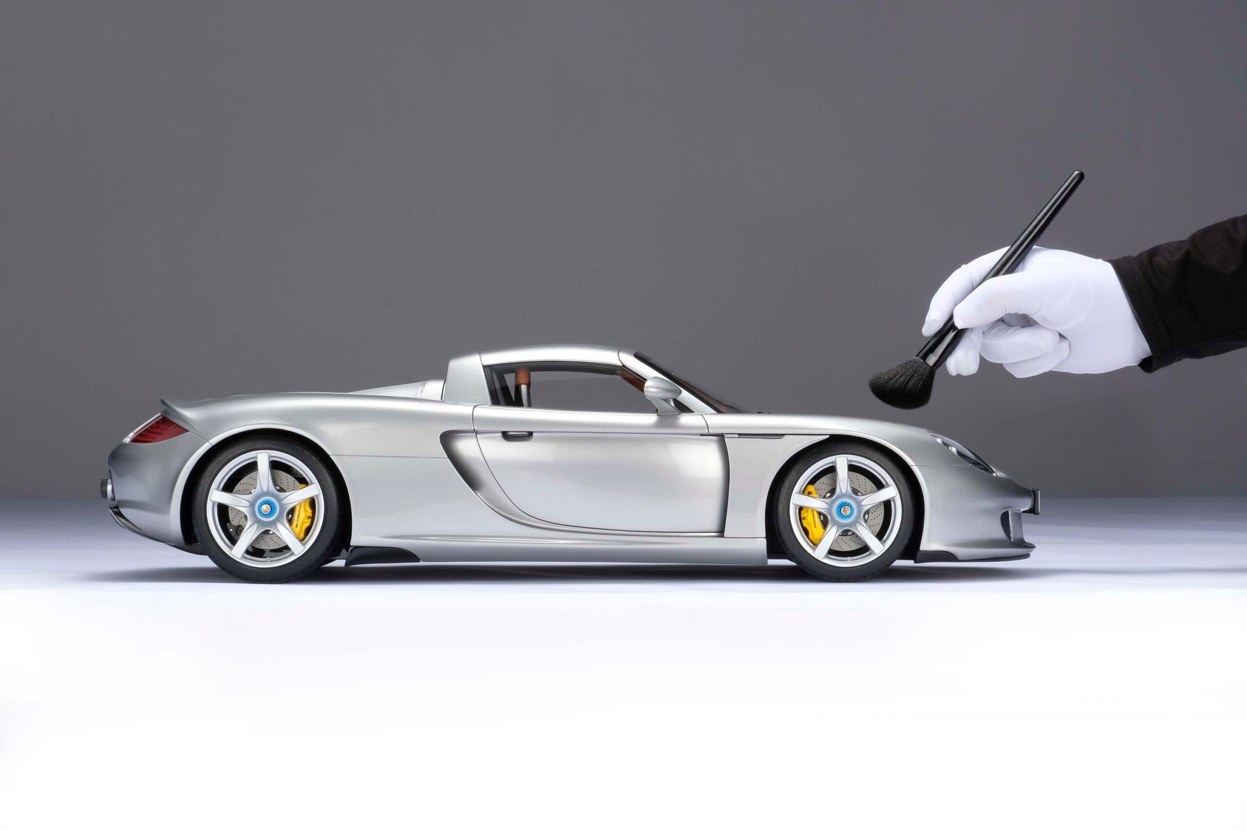 Amalgam Porsche Carrera GT (2003) - Silber | 1:8 - Image 4