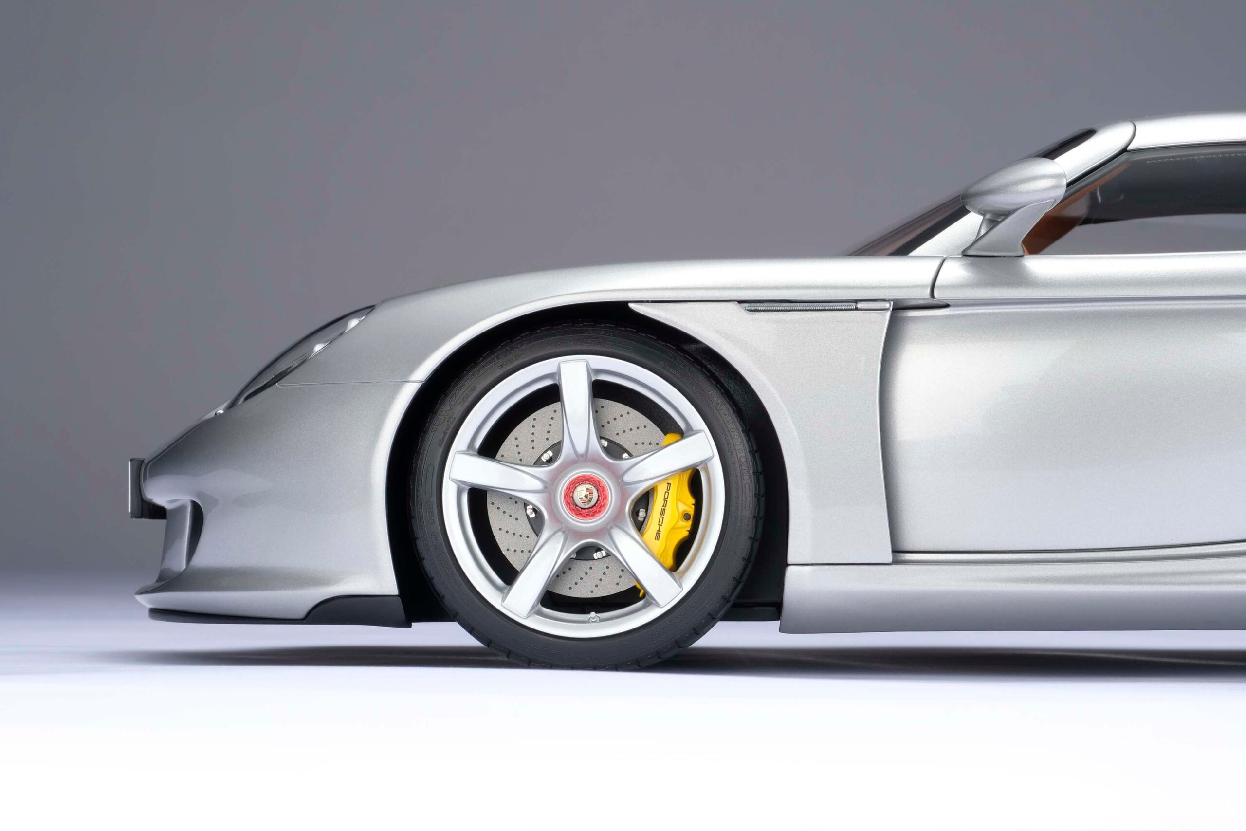 Amalgam Porsche Carrera GT (2003) - Silber | 1:8 - Image 33