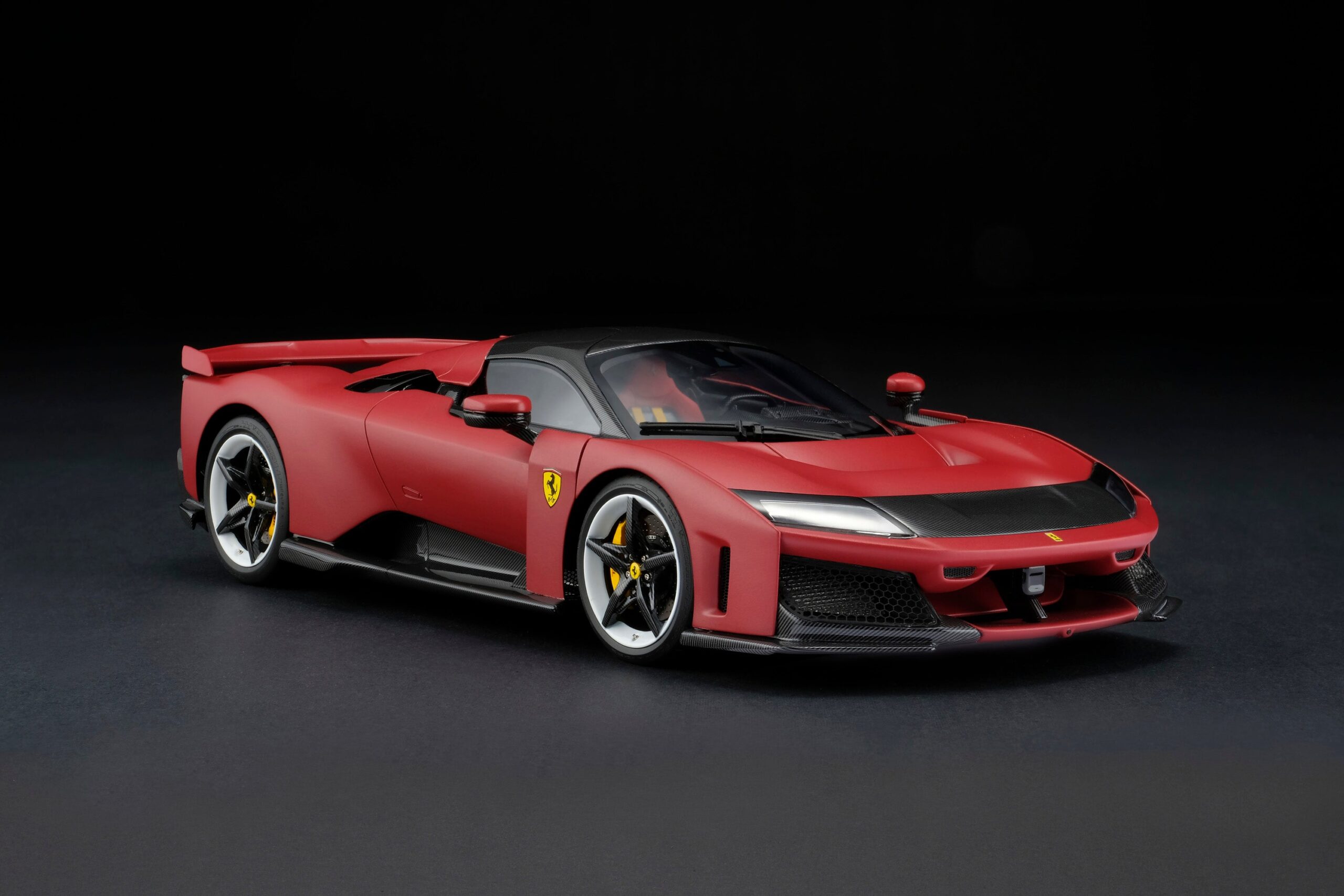 アマルガム フェラーリ F80 - レーシング・レッド | 1:18