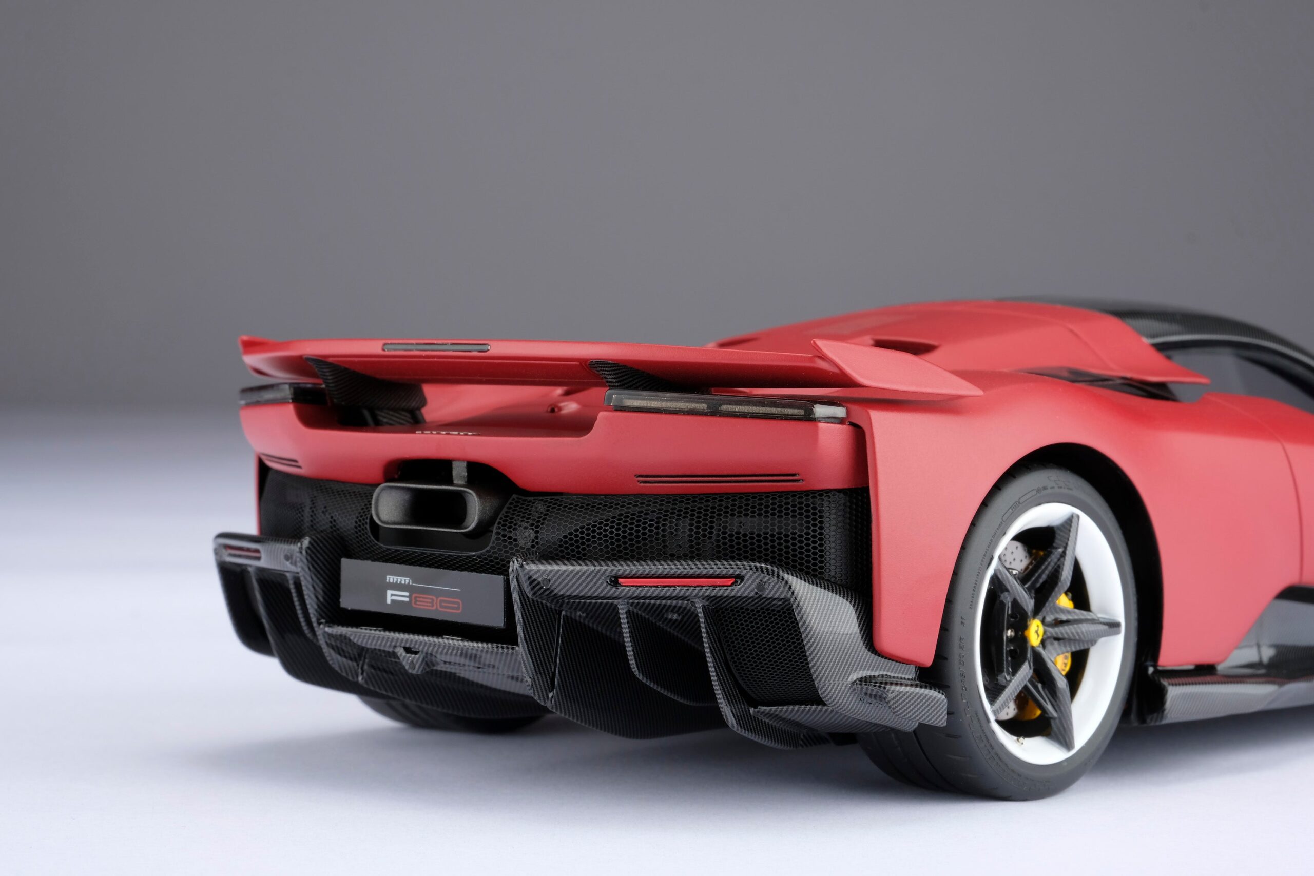 Amalgam Ferrari F80 - Racing Rot | 1:18 - 画像11