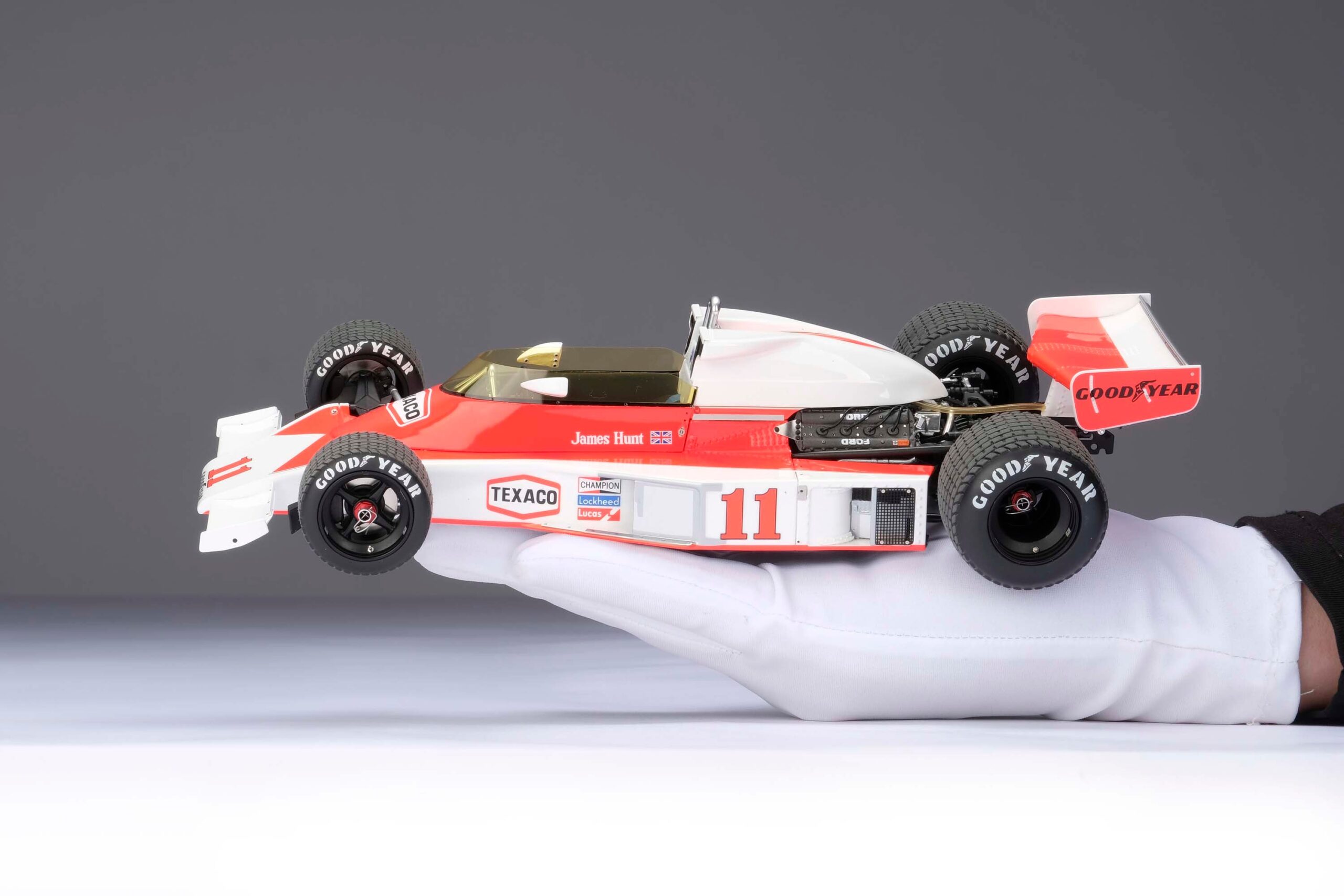 Amalgam McLaren M23D 1976 Japanese Grand Prix James Hunt - Rot / Weiß | 1:18 – Bild 17
