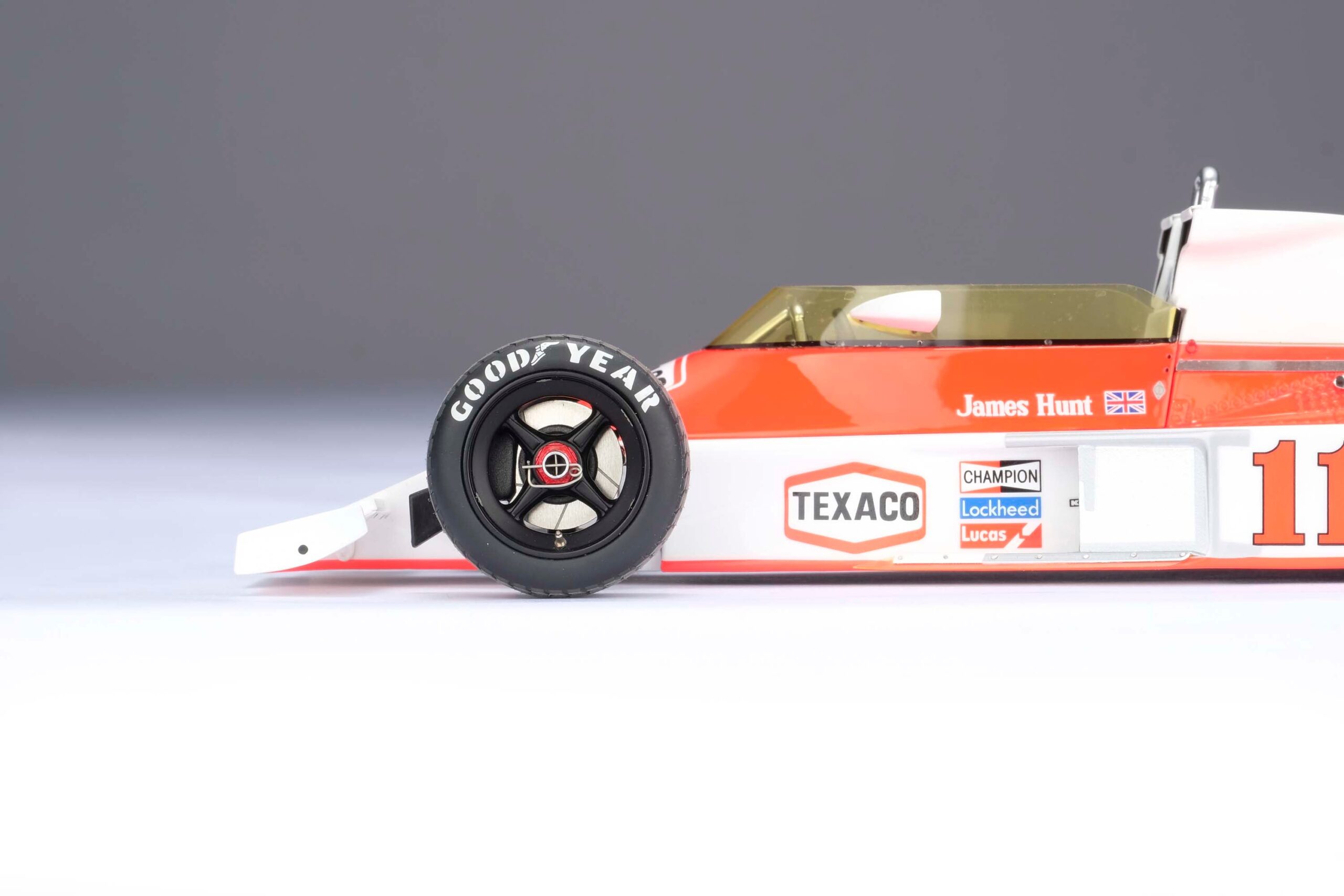 Amalgam McLaren M23D 1976 Japanese Grand Prix James Hunt - Rot / Weiß | 1:18 – Bild 21