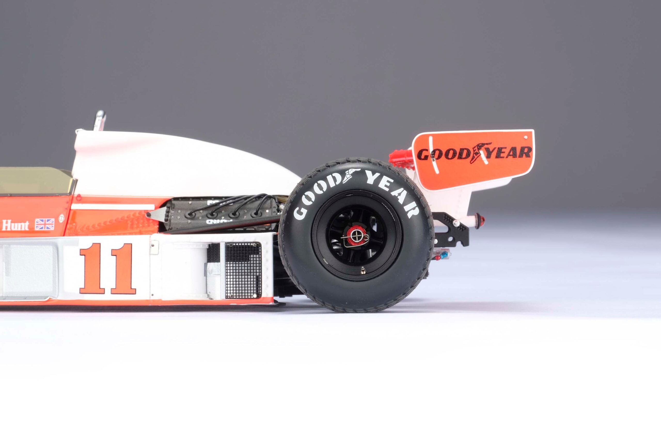 Amalgam McLaren M23D 1976 Japanese Grand Prix James Hunt - Rot / Weiß | 1:18 – Bild 22