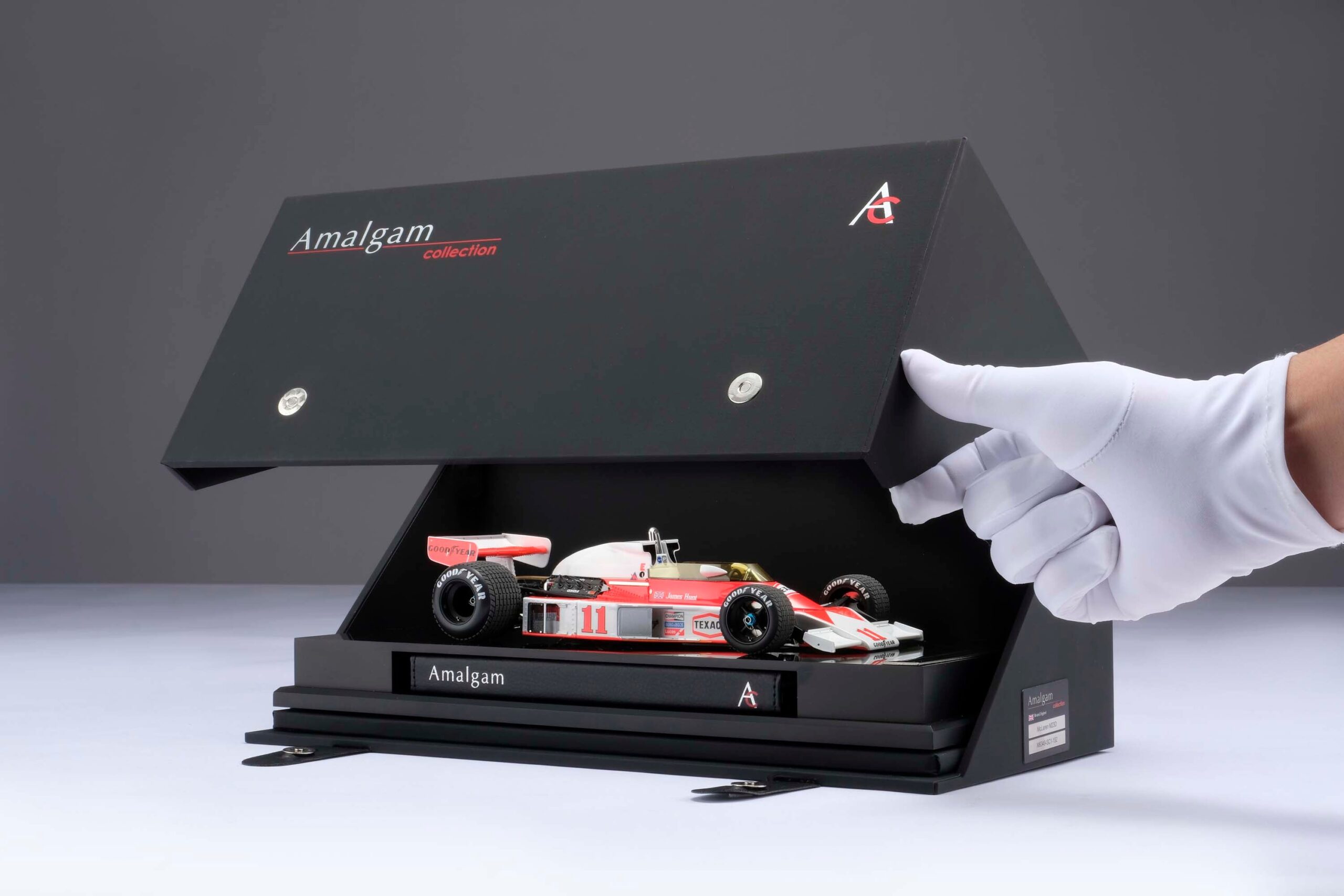 Amalgam McLaren M23D 1976 Japanese Grand Prix James Hunt - Rot / Weiß | 1:18 – Bild 26