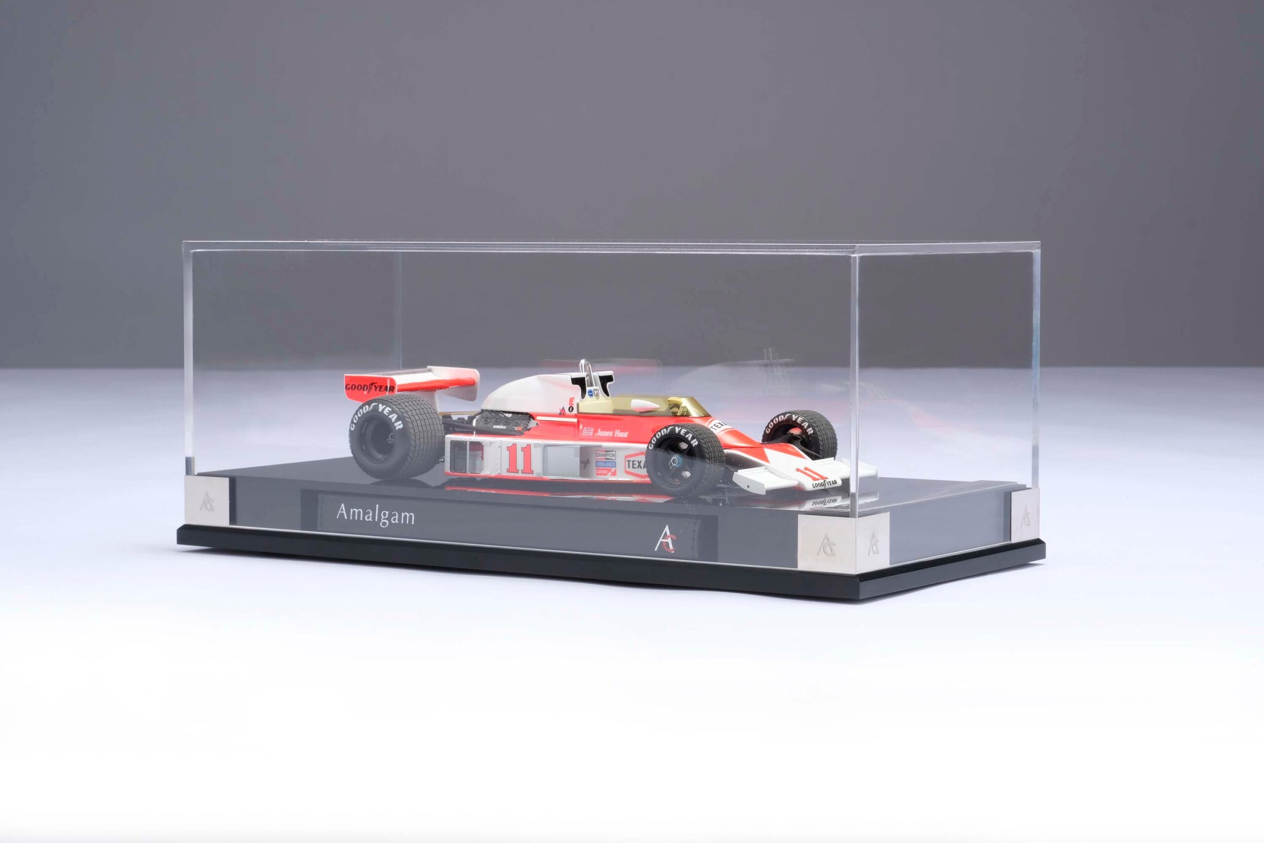 Amalgam McLaren M23D 1976 Japanese Grand Prix James Hunt - Rot / Weiß | 1:18 – Bild 4