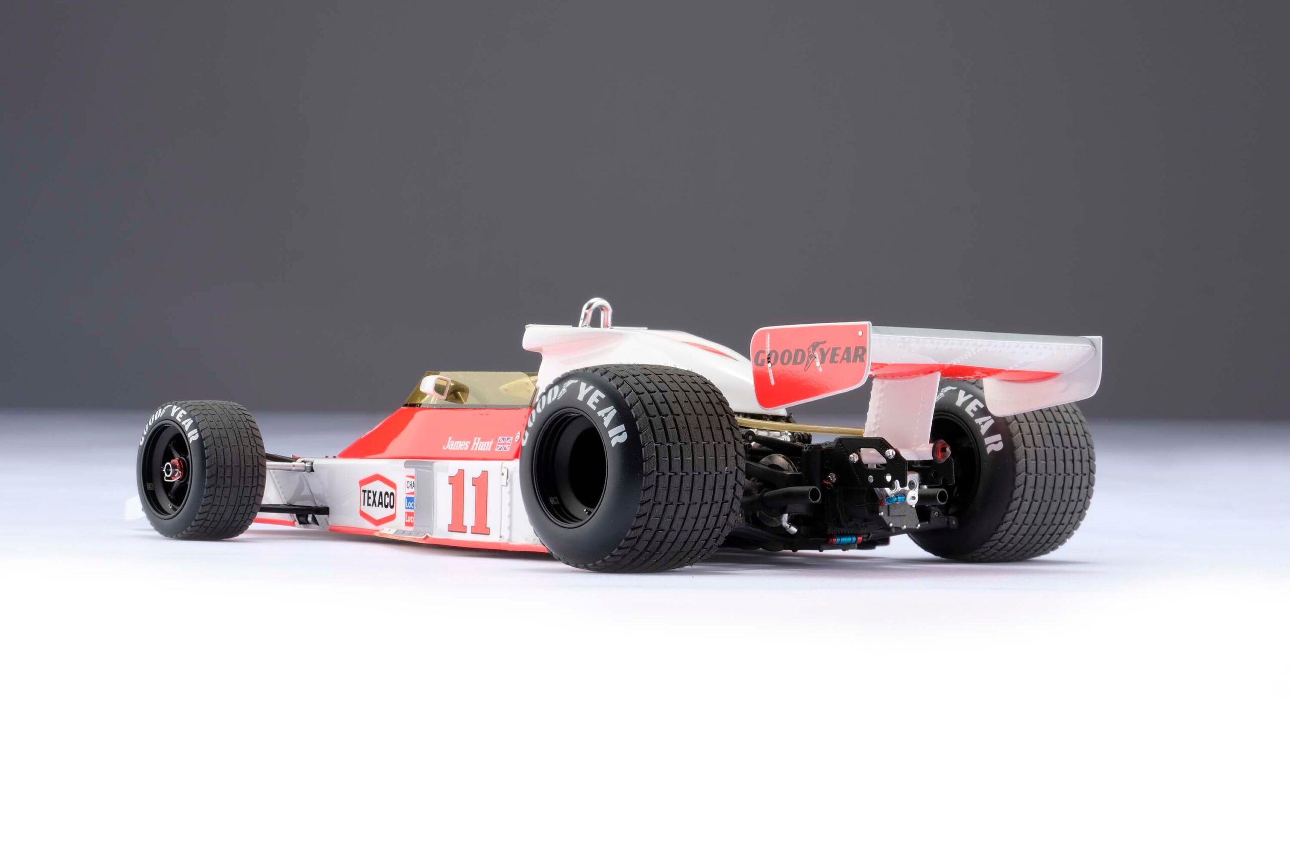 Amalgam McLaren M23D 1976 Japanese Grand Prix James Hunt - Rot / Weiß | 1:18 – Bild 9