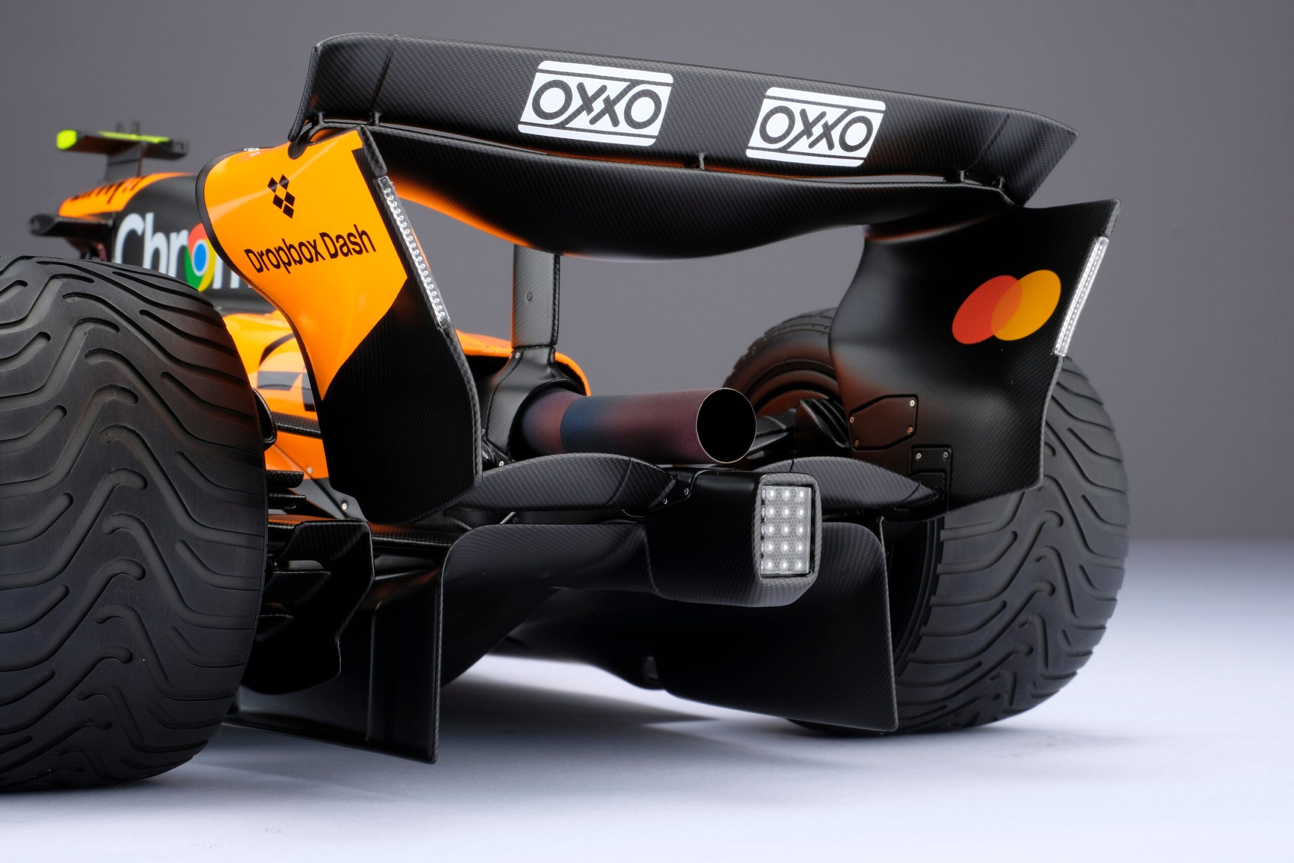 Amalgam McLaren MCL39 2025 Australian Grand Prix - Papaya-Orange | 1:8 - Image 36