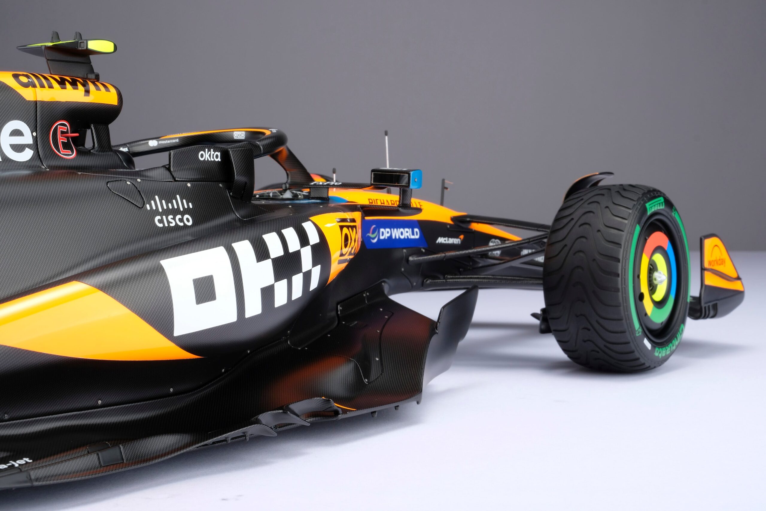 Amalgam McLaren MCL39 2025 Australian Grand Prix - Papaya-Orange | 1:8 - Image 33