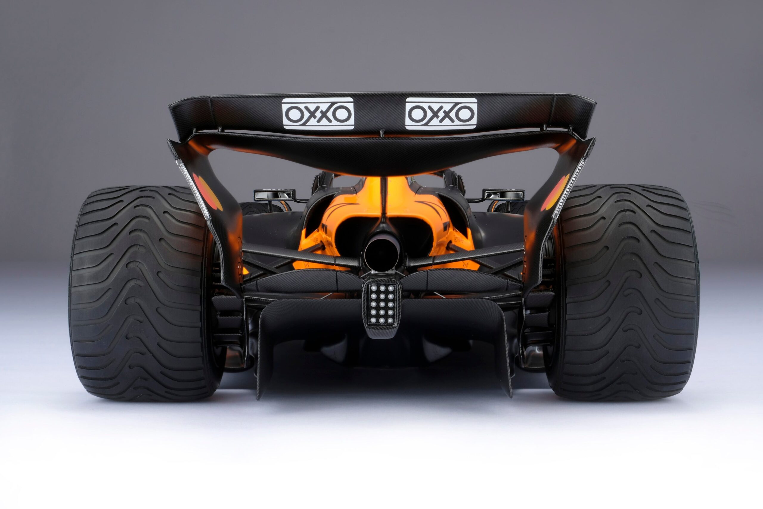 Amalgam McLaren MCL39 2025 Australian Grand Prix - Papaya-Orange | 1:8 - Image 35