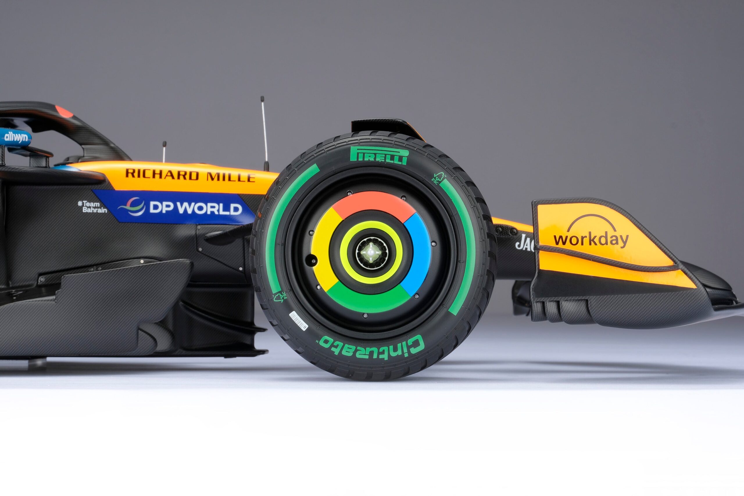 Amalgam McLaren MCL39 2025 Australian Grand Prix - Papaya-Orange | 1:8 - Image 27