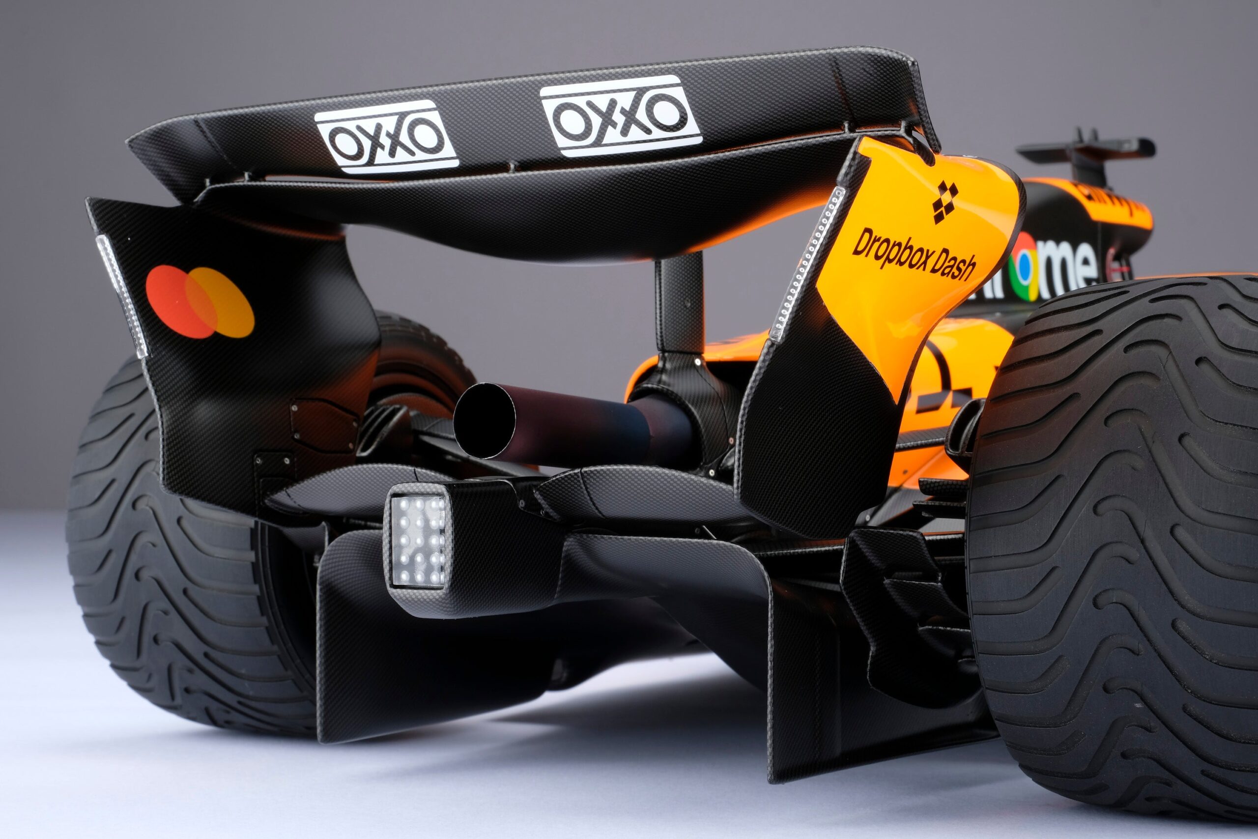Amalgam McLaren MCL39 2025 Australian Grand Prix - Papaya-Orange | 1:8 - Image 18