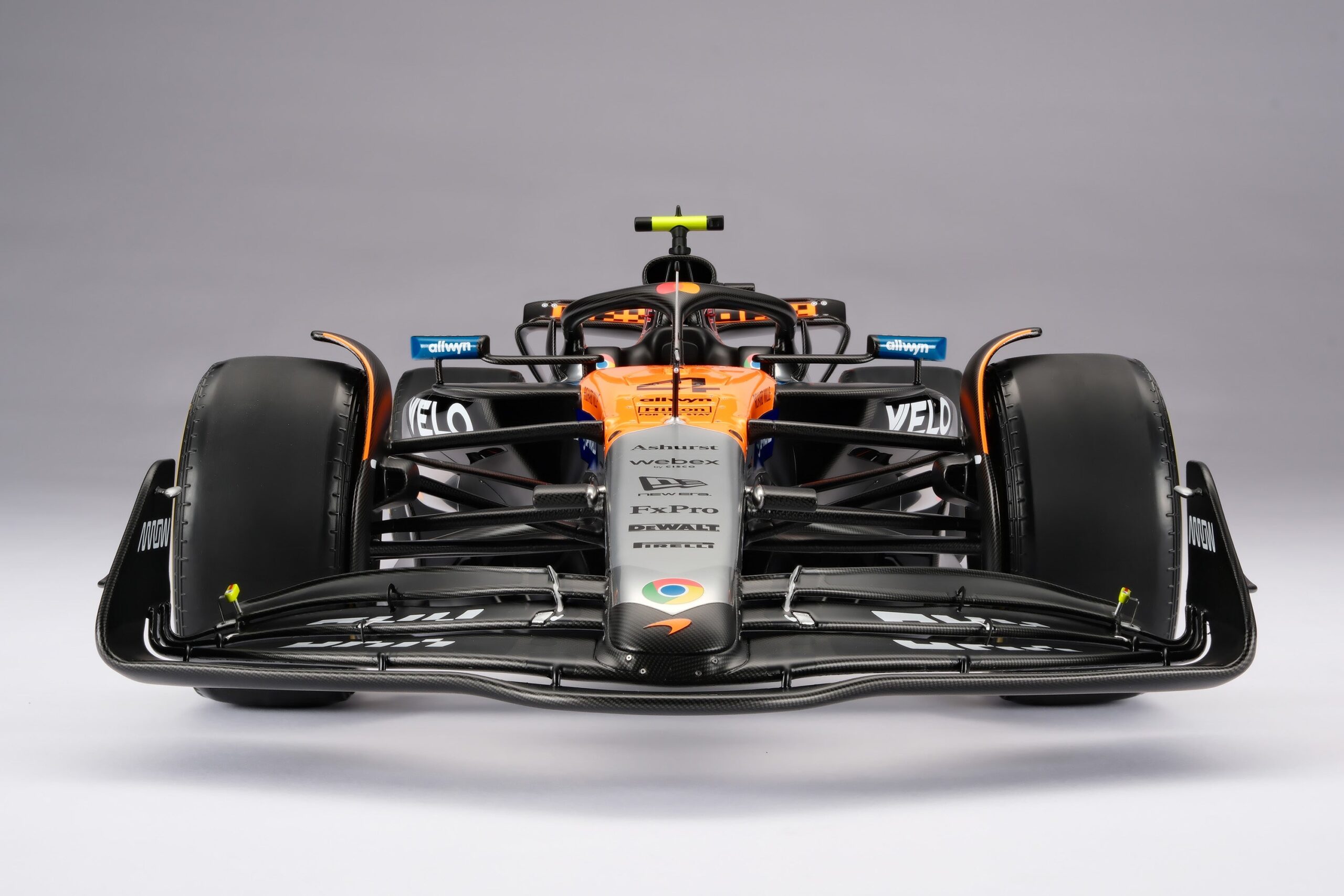 Amalgam McLaren MCL39 2025 British Grand Prix - Chrom / Orange | 1:8 - Image 8