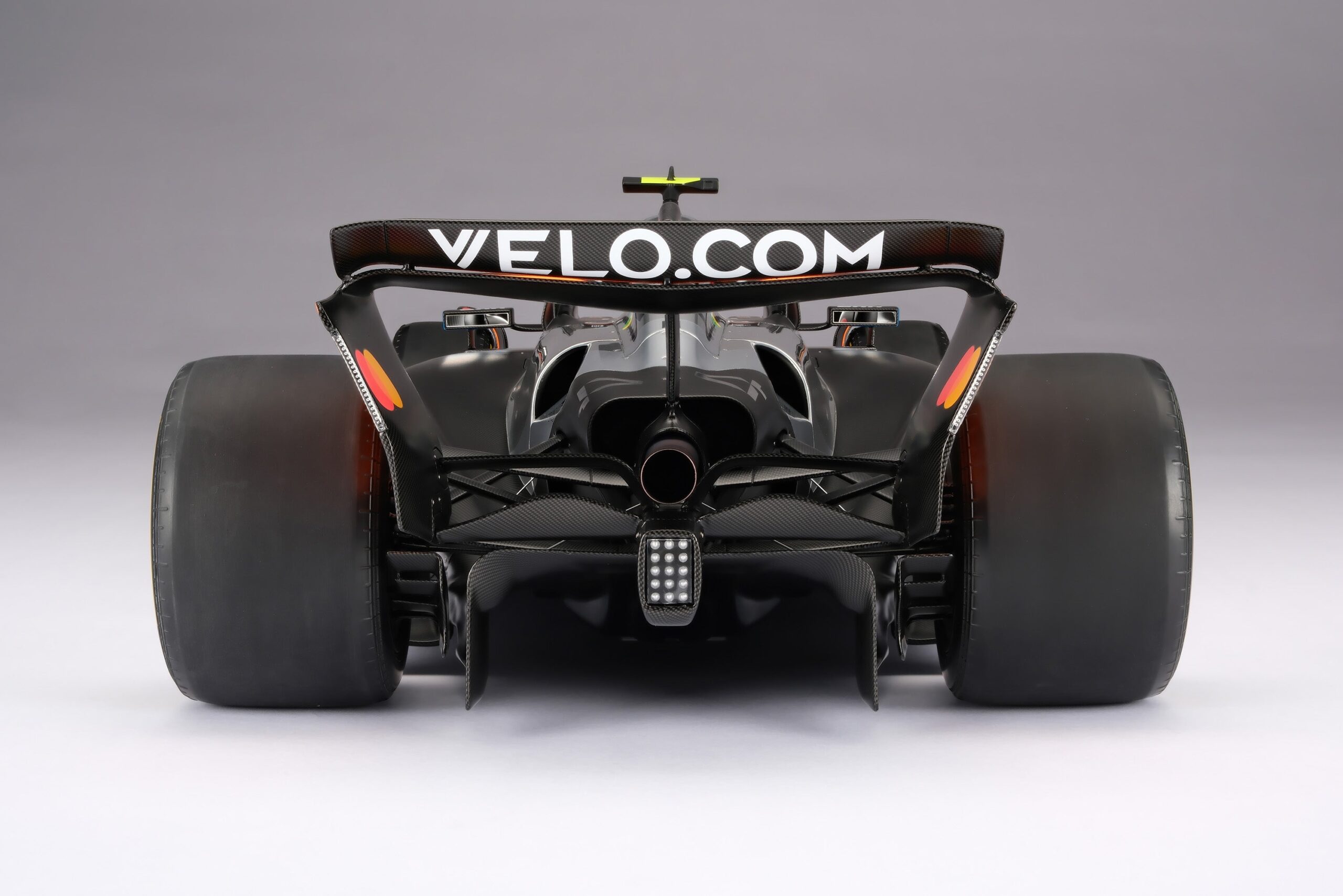 Amalgam McLaren MCL39 2025 British Grand Prix - Chrom / Orange | 1:8 - Image 15