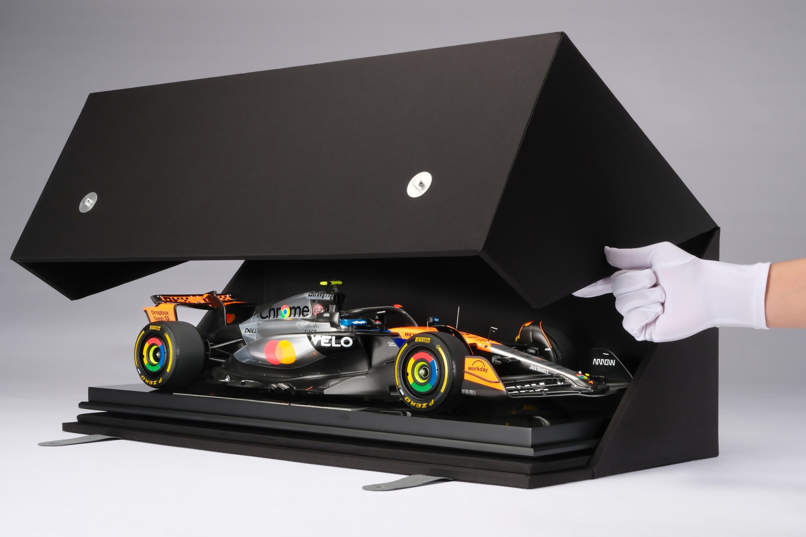 Amalgam McLaren MCL39 2025 British Grand Prix - Chrom / Orange | 1:8 - Image 19