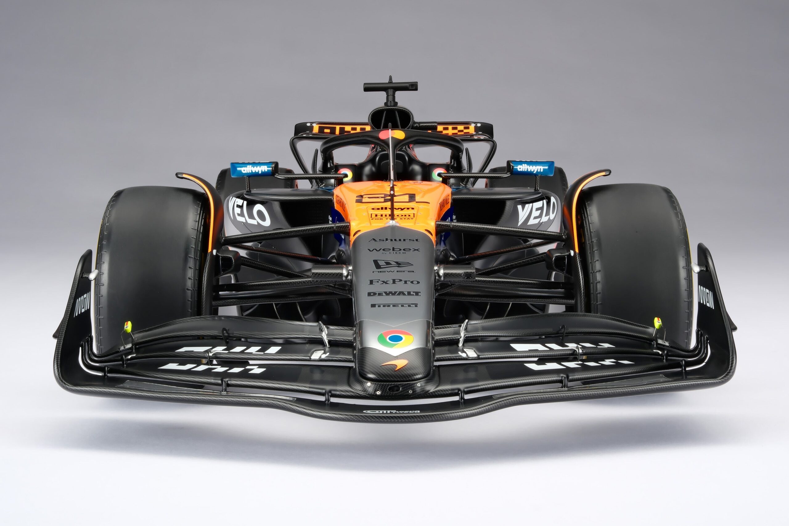 Amalgam McLaren MCL39 2025 British Grand Prix - Chrom / Orange | 1:8 - Image 27