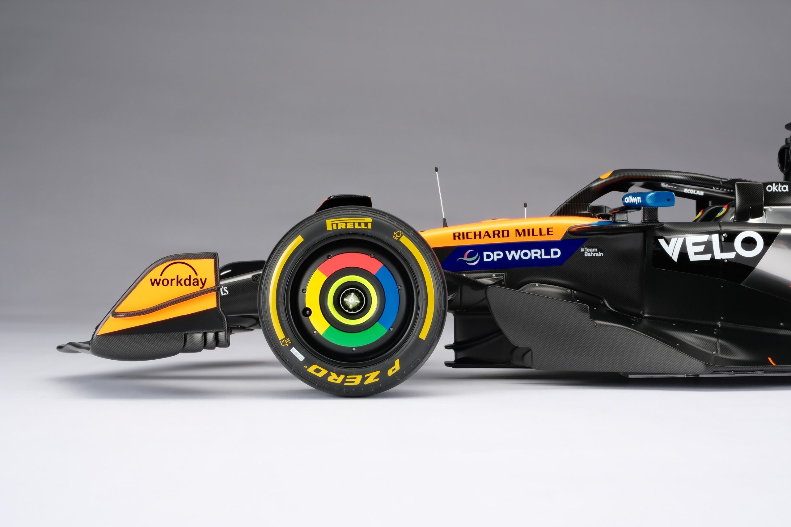Amalgam McLaren MCL39 2025 British Grand Prix - Chrom / Orange | 1:8 - Image 30