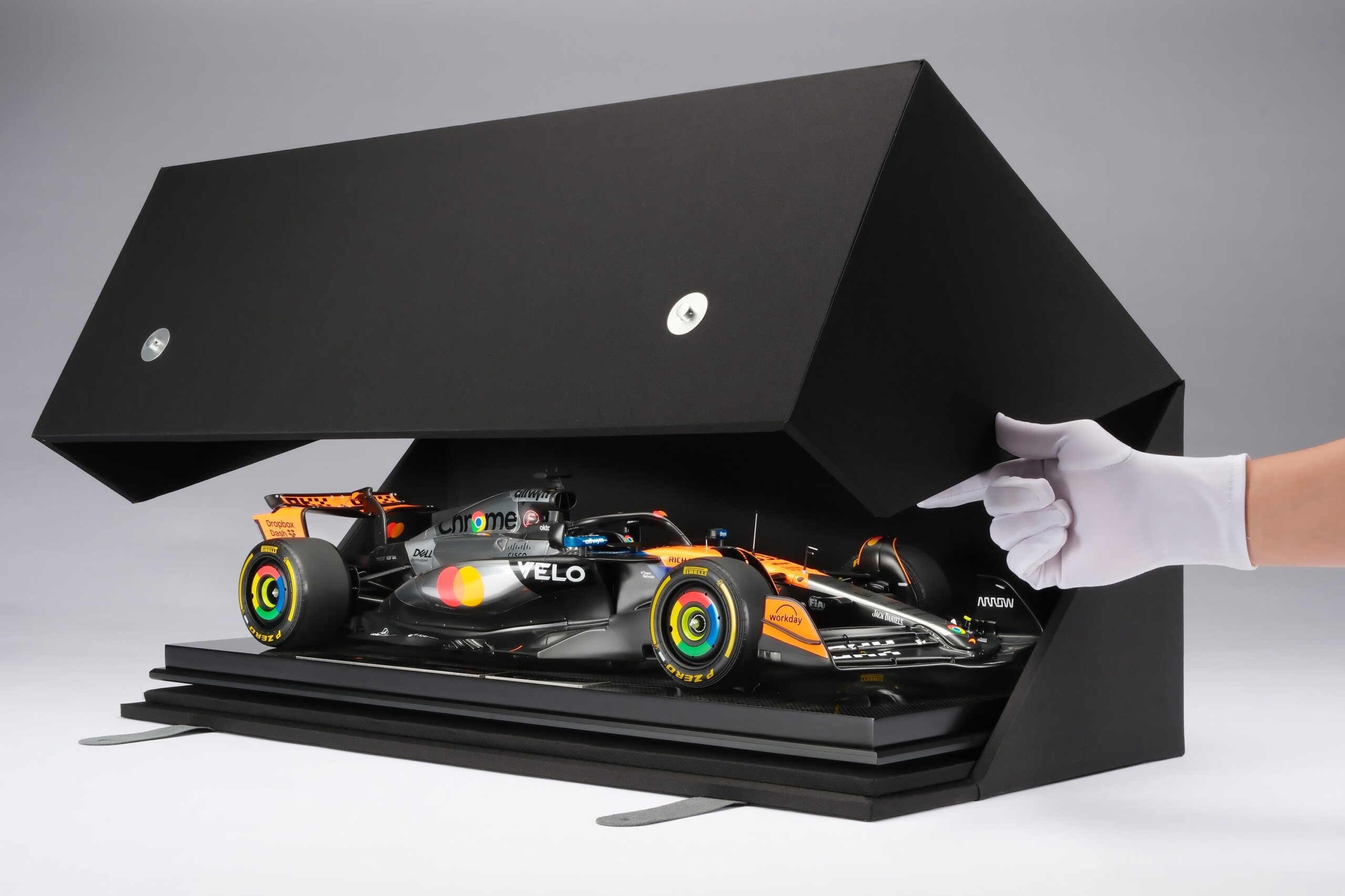 Amalgam McLaren MCL39 2025 British Grand Prix - Chrom / Orange | 1:8 - Image 37