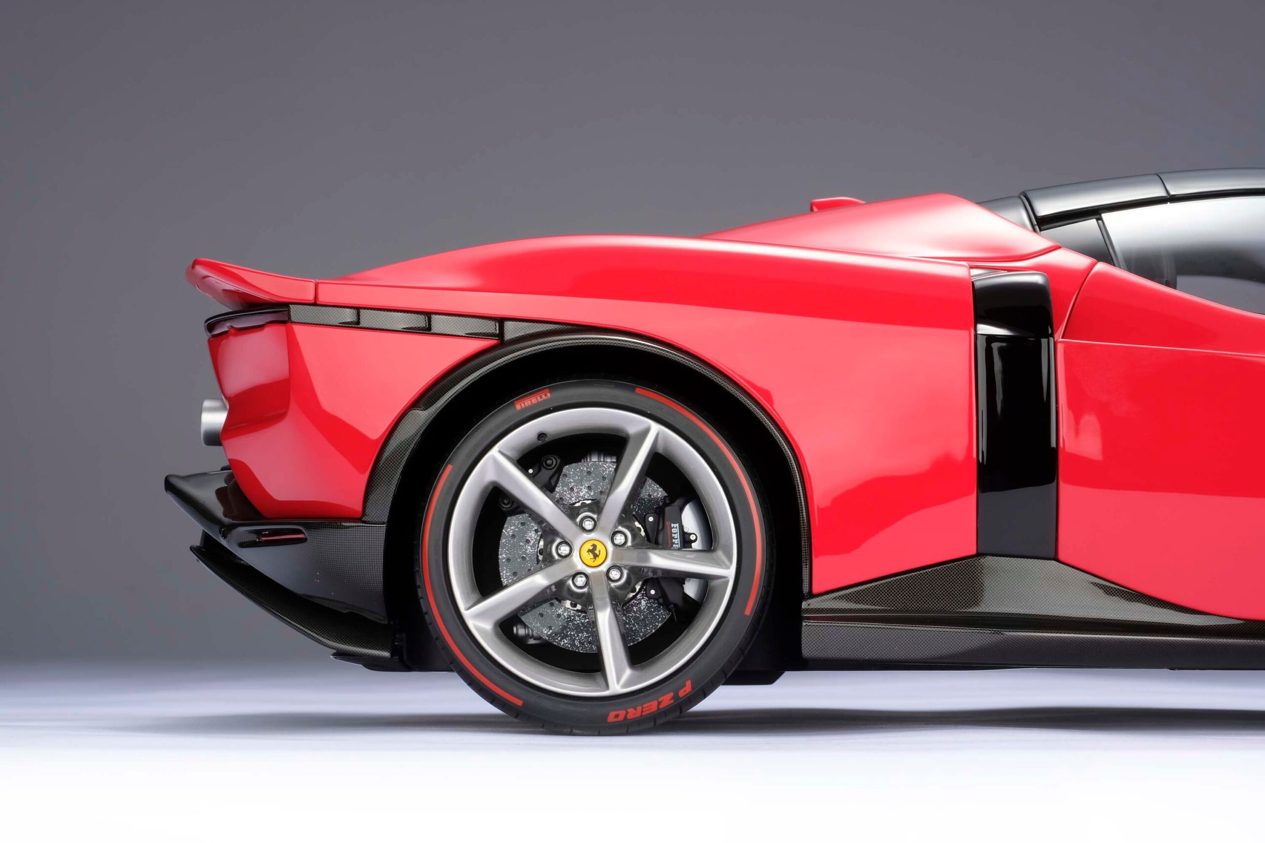 Amalgam Ferrari 849 Testarossa Spider (2026) - Rot | 1:8 - Image 30
