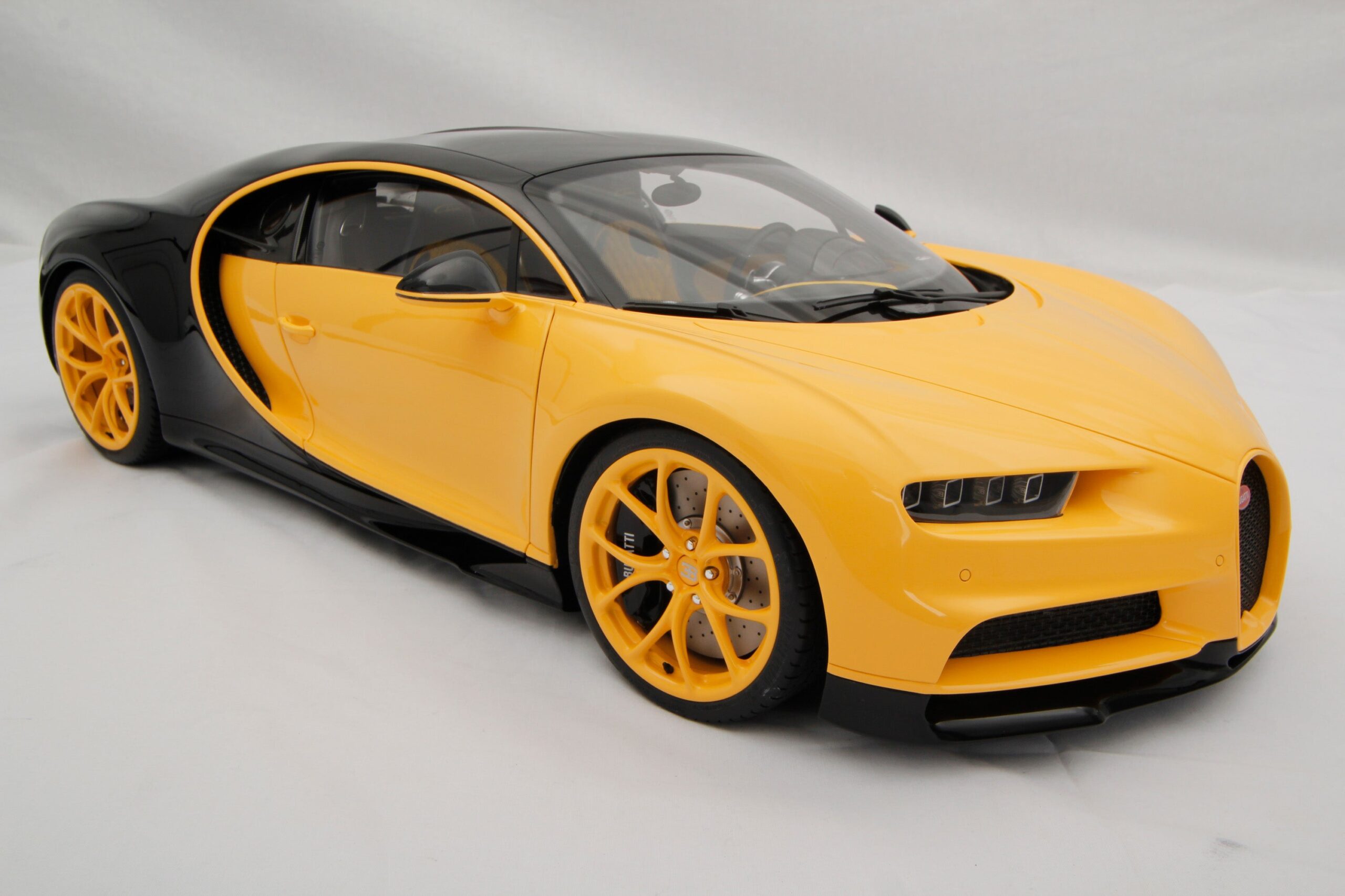 Amalgam Bugatti Chiron Tailor Made | 1:8 - Image 14