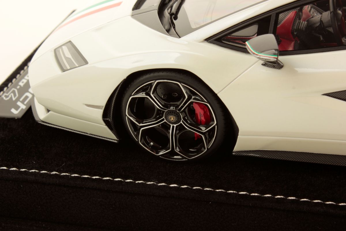 MR Collection Lamborghini Countach LPI 800-4 - Italian Livery | 1:18 – Bild 5