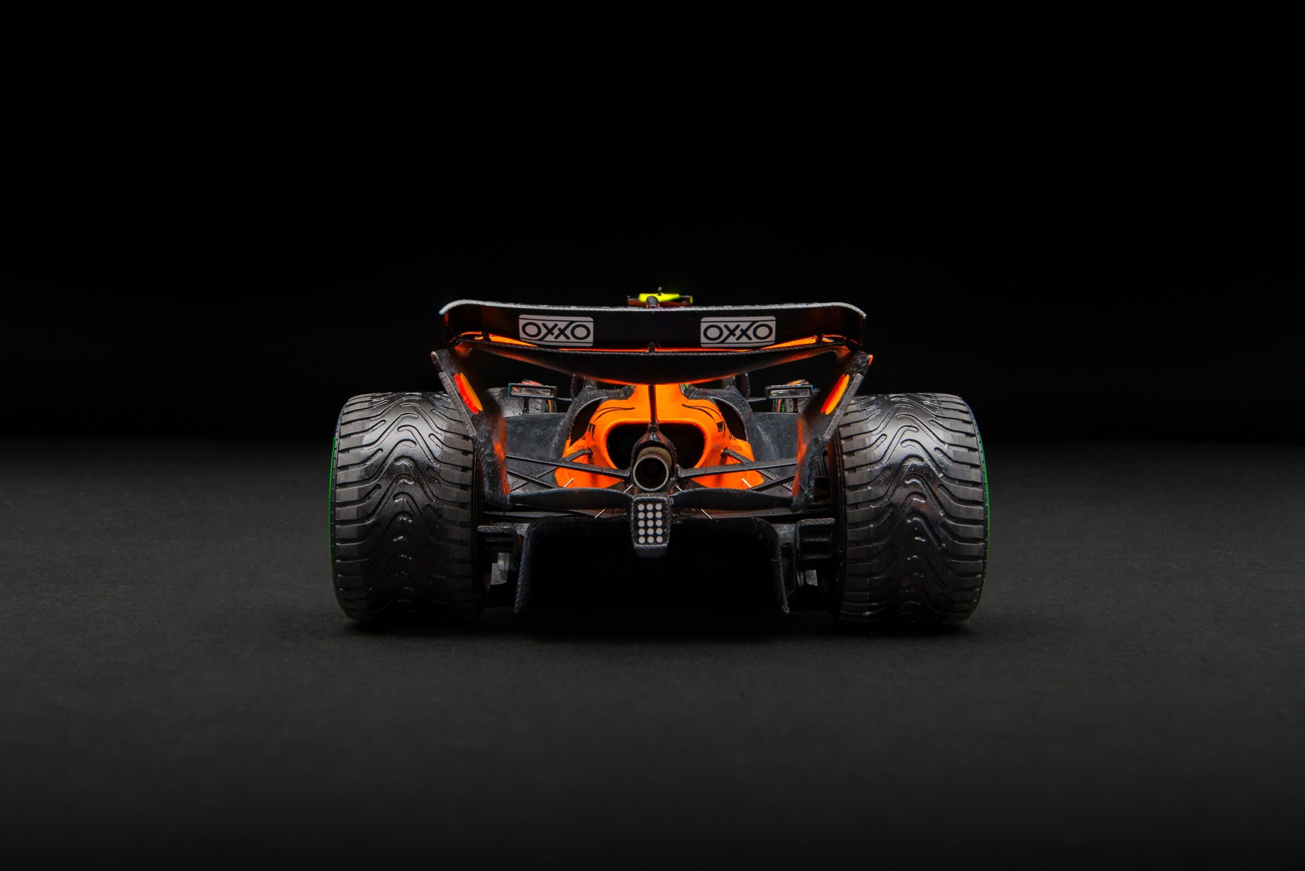 Amalgam McLaren MCL39 Australian Grand Prix Lando Norris Race Weathered - Papaya / Anthrazit | 1:18 – Bild 11