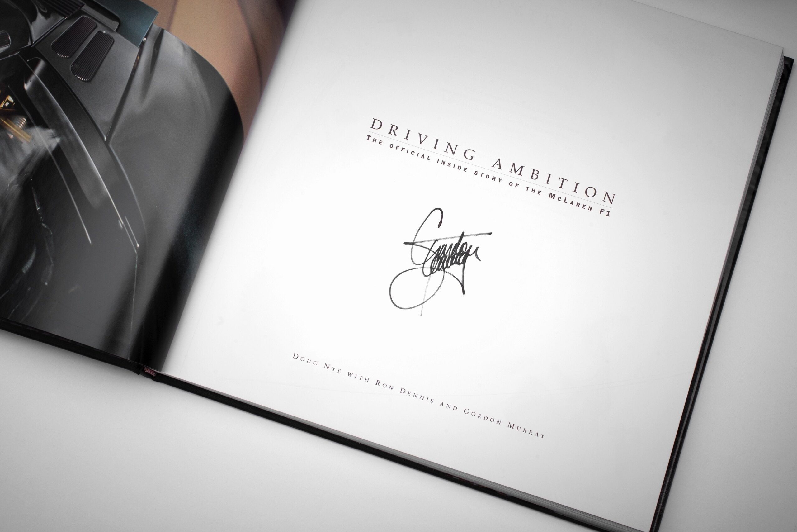 Amalgam McLaren F1 LM (1995) + Gordon Murray signed Copy of "Driving Ambition" - Orange | 1:8 – Bild 3