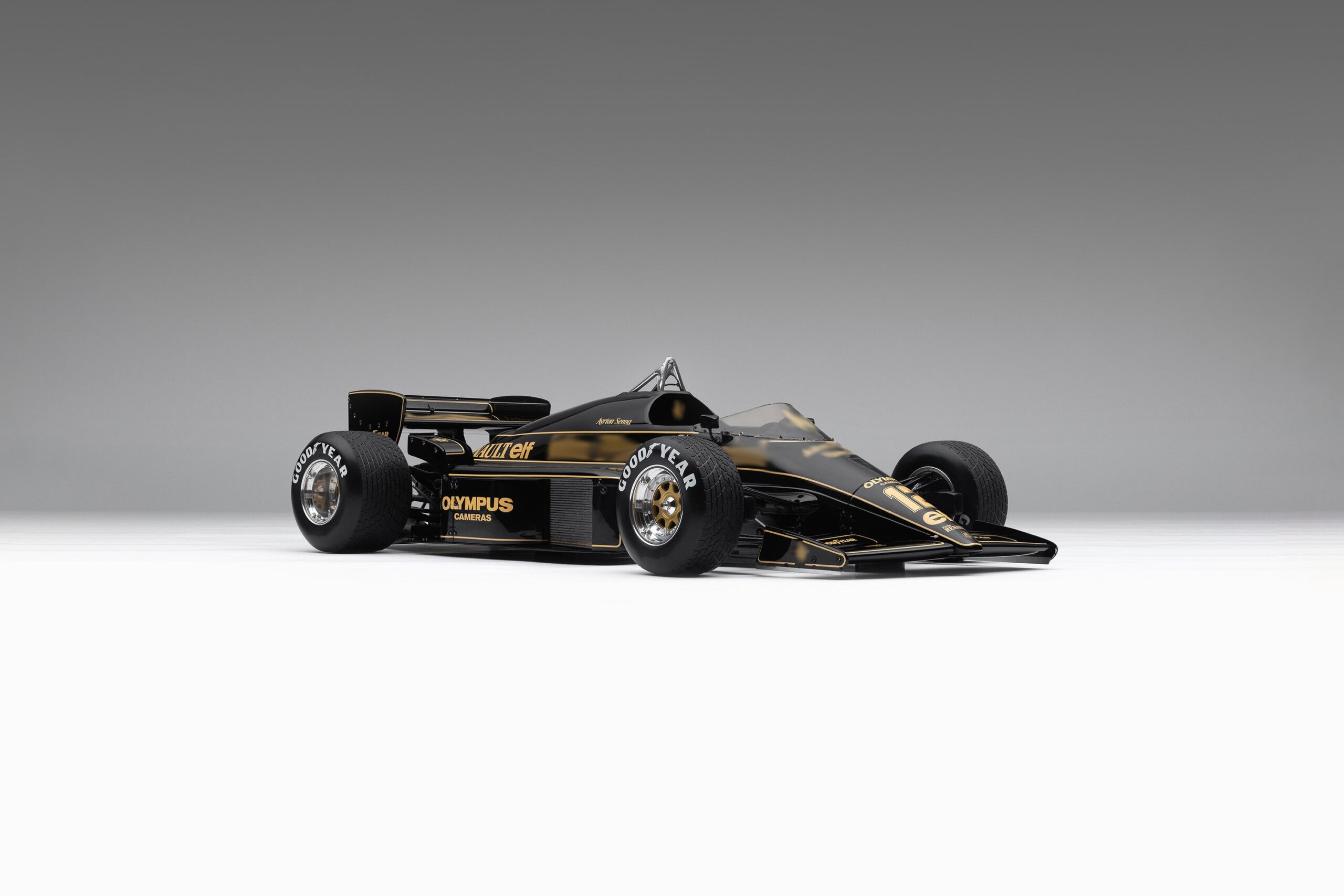 Amalgam Lotus 97T 1985 Portuguese Grand Prix Winner Ayrton Senna - Schwarz | 1:8 – Bild 2