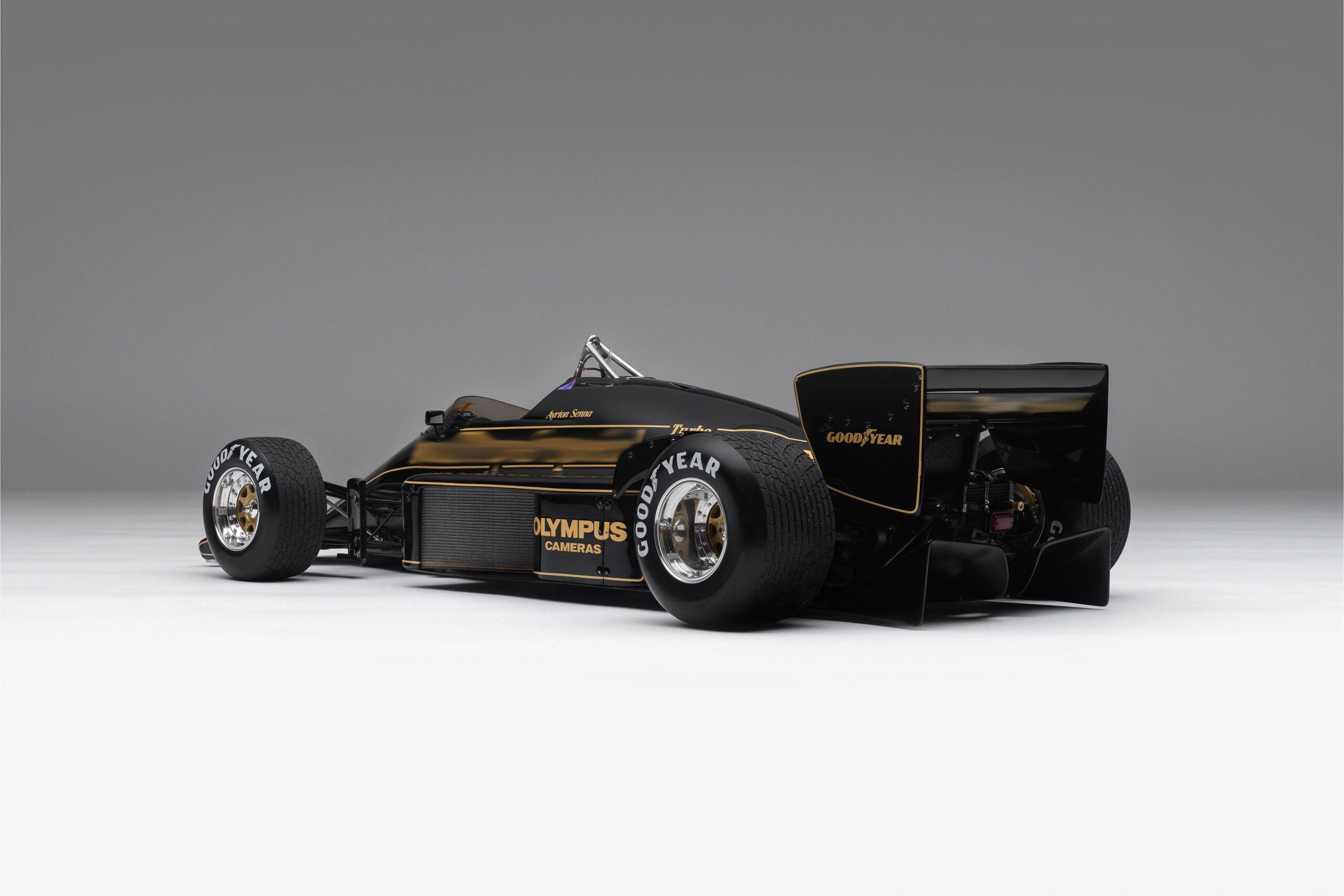 Amalgam Lotus 97T 1985 Portuguese Grand Prix Winner Ayrton Senna - Schwarz | 1:8 – Bild 12