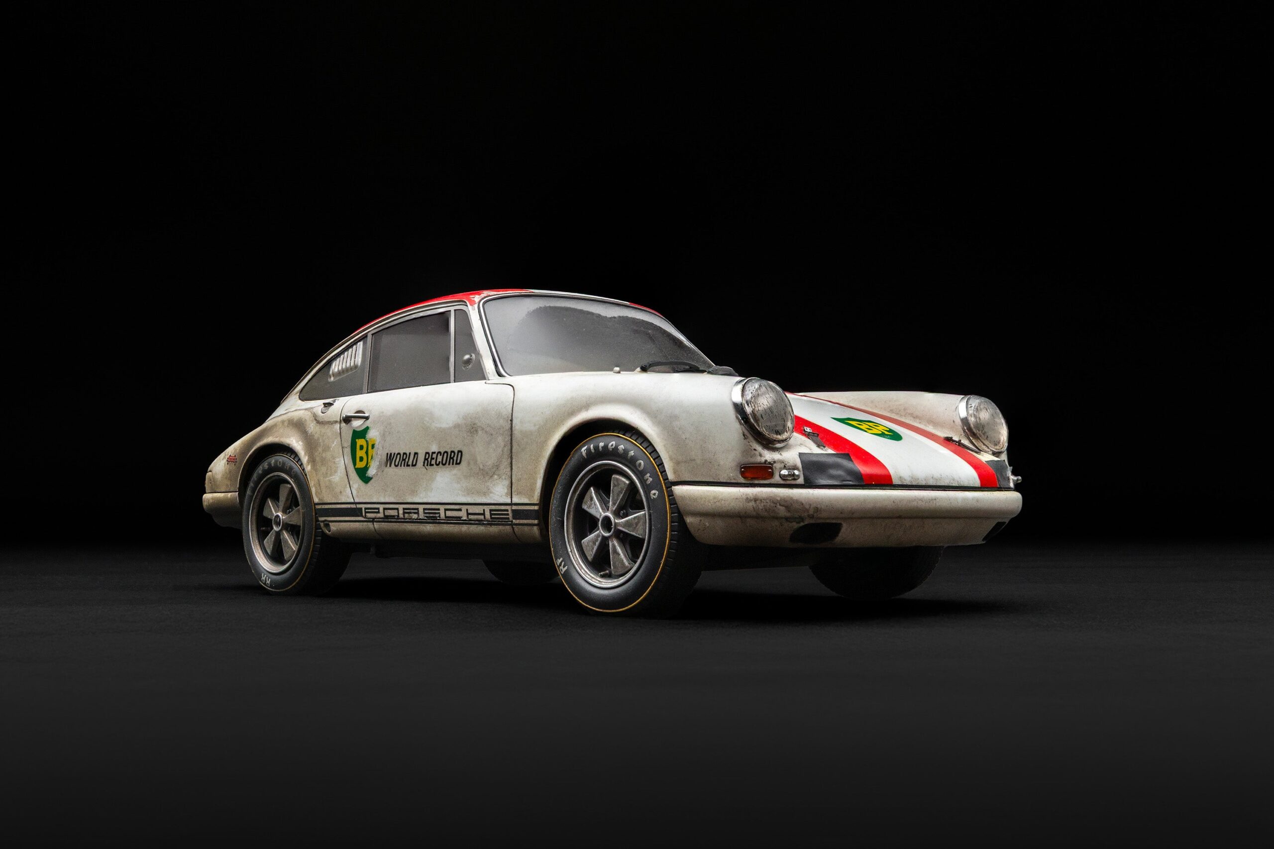 Amalgam Porsche 911 R 1967 BP World Record - Effets de l'usure de la course - Blanc | 1:18