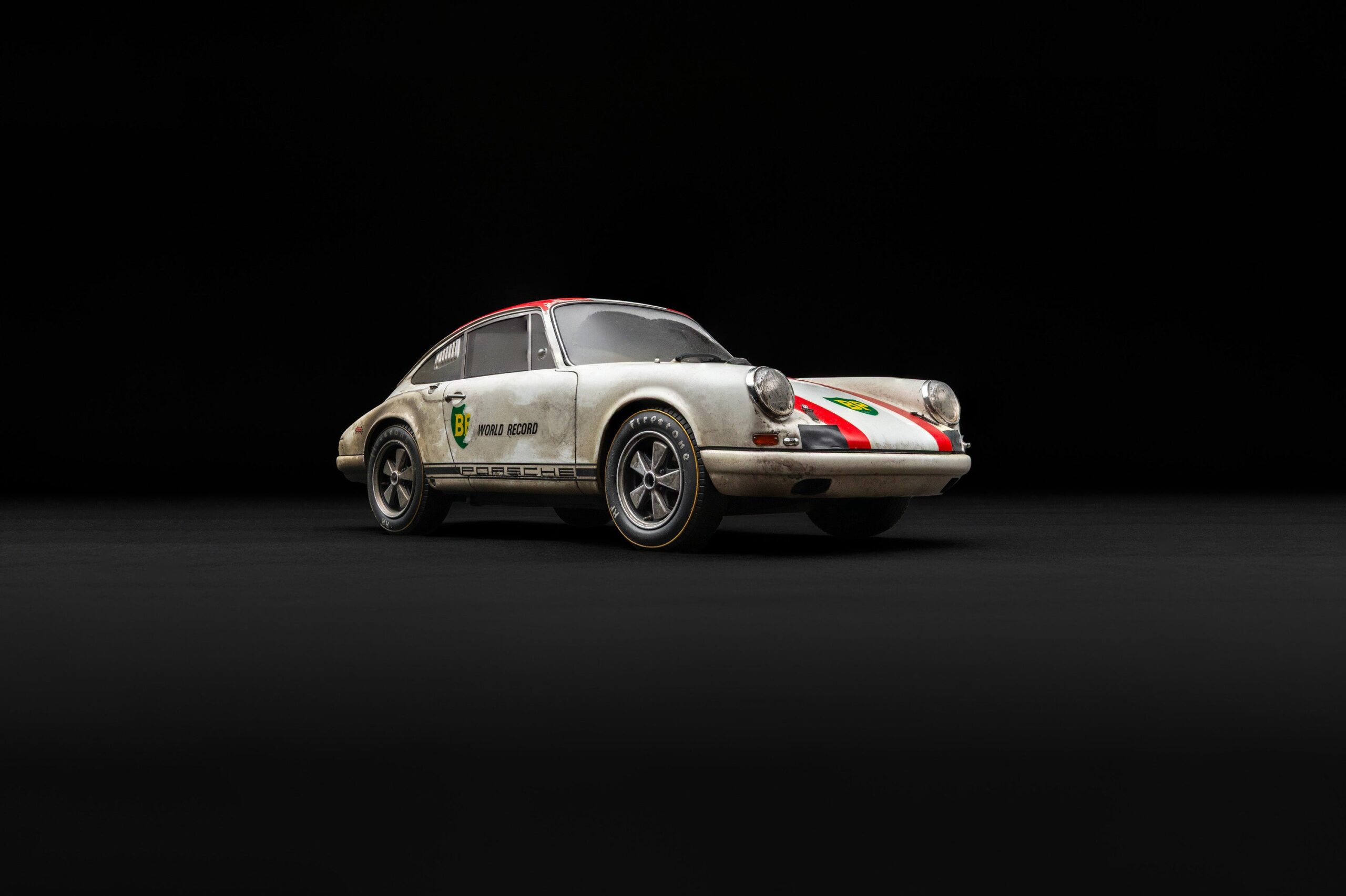 Amalgam Porsche 911 R 1967 BP World Record - Race Weathered - Weiß | 1:18 - Image 2