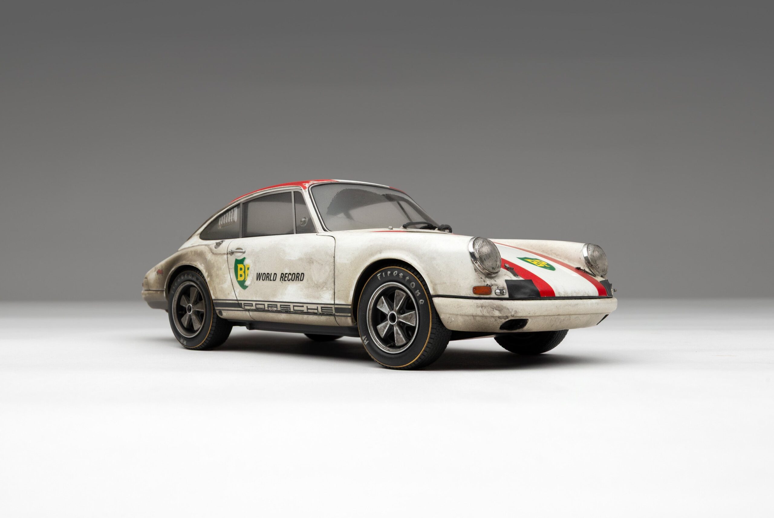 Amalgam Porsche 911 R 1967 BP World Record - Race Weathered - Weiß | 1:18 - Image 5