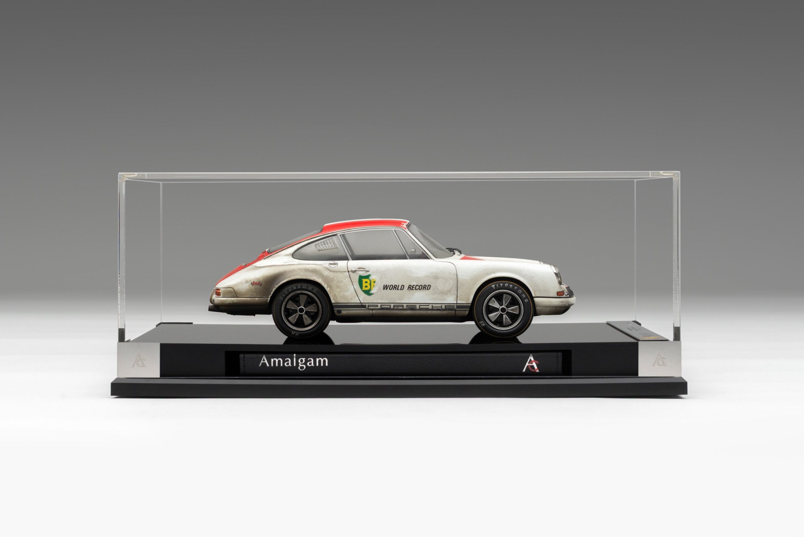 Amalgam Porsche 911 R 1967 BP World Record - Race Weathered - Weiß | 1:18 - Image 17